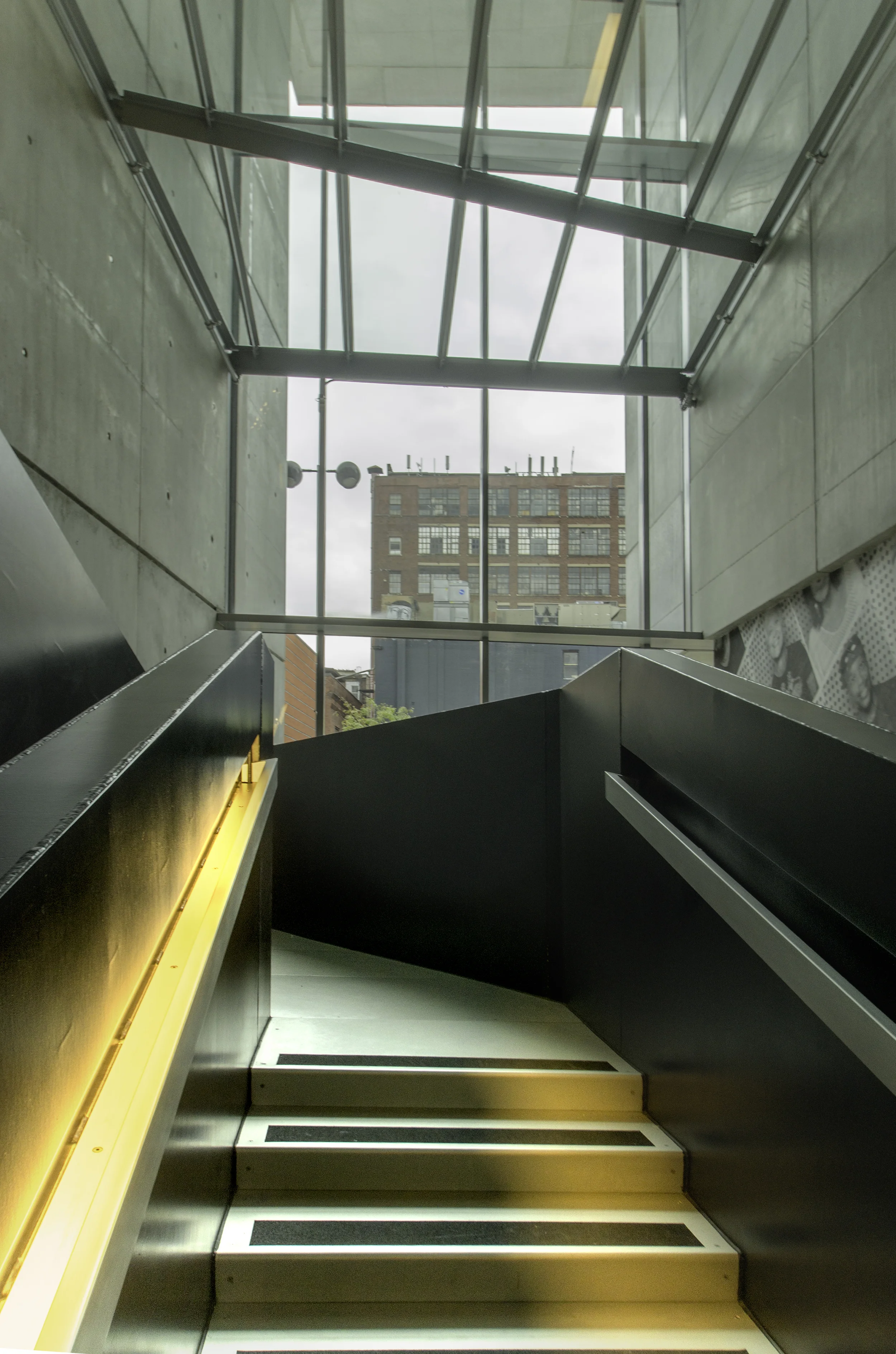 Rosenthal Center for Contemporary Art, Cincinnati, OH. Zaha Hadid, 2003