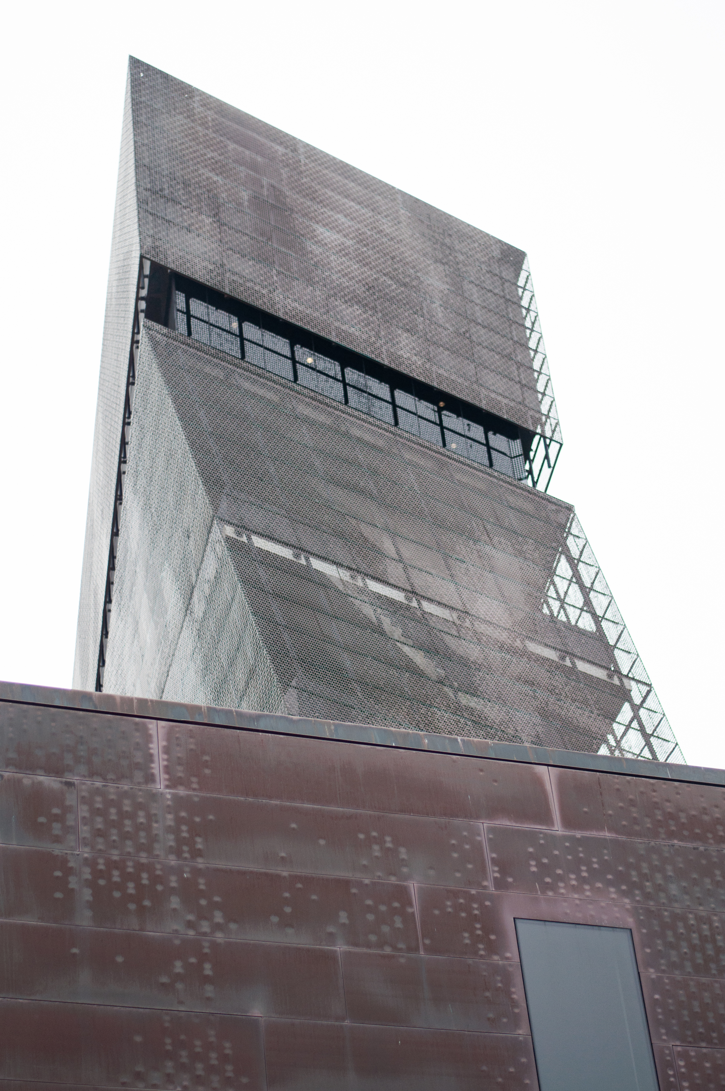 DeYoung Museum of Art, San Francisco. Herzog and DeMeuron, 2005