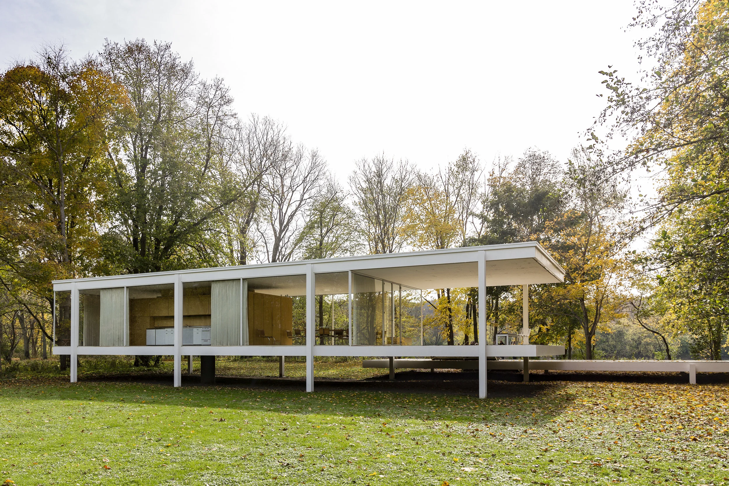 Edith Farnsworth House, Plano, IL. Ludwig Mies van der Rohe, 1949-51