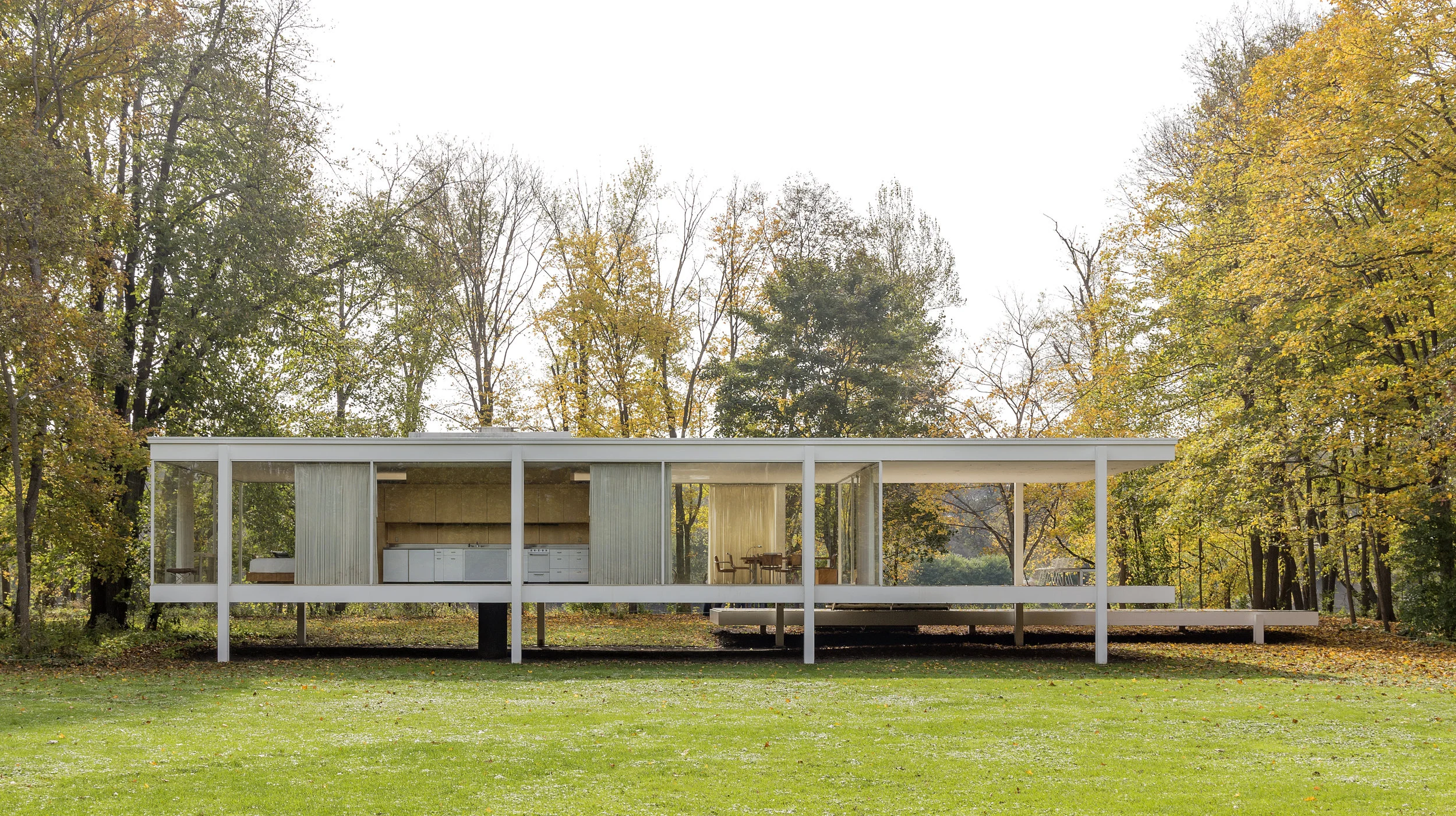 Edith Farnsworth House, Plano, IL. Ludwig Mies van der Rohe, 1949-51