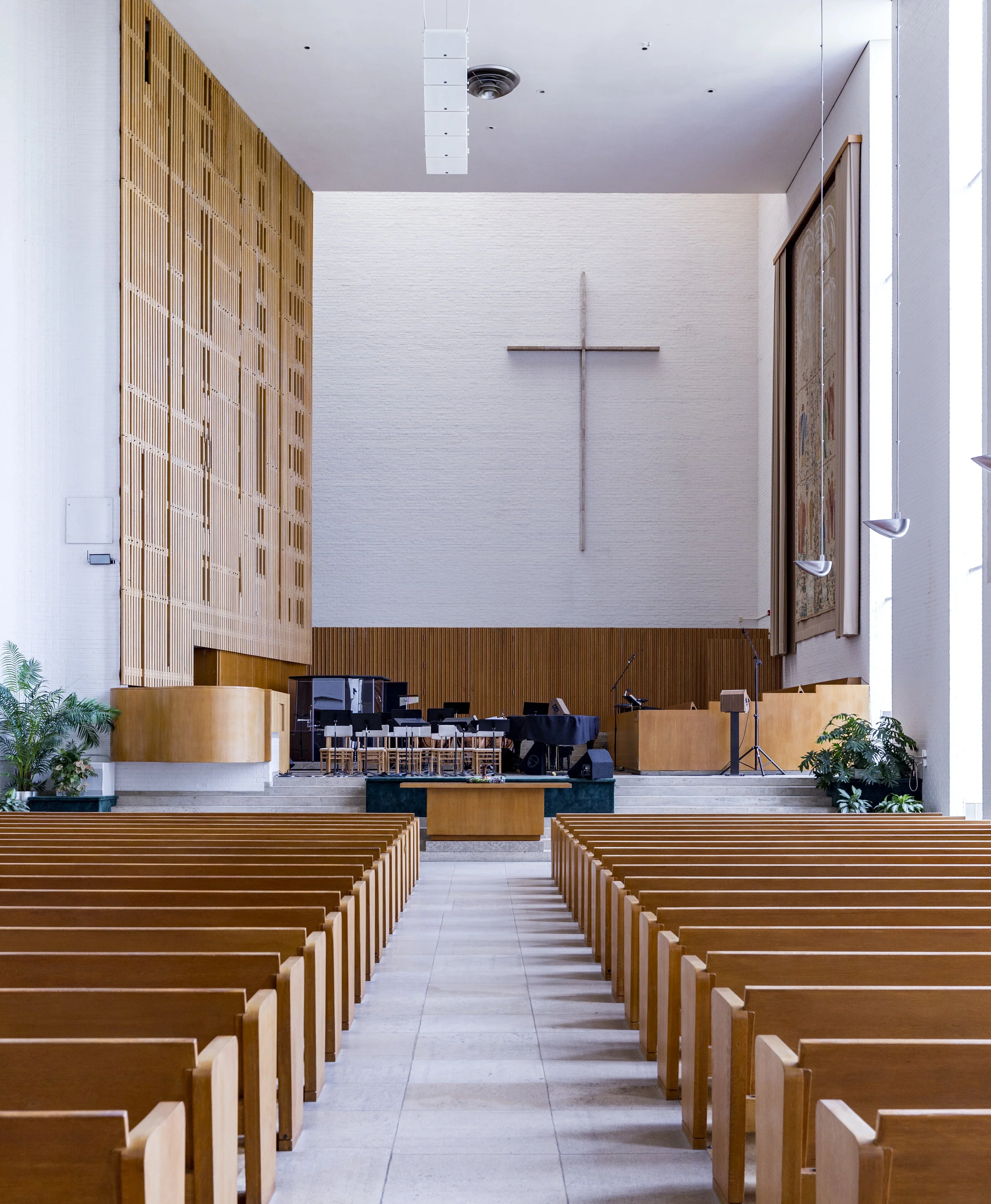 Interior, First Christian Church, Columbus, Indiana, 1942, by Eliel Saarinen