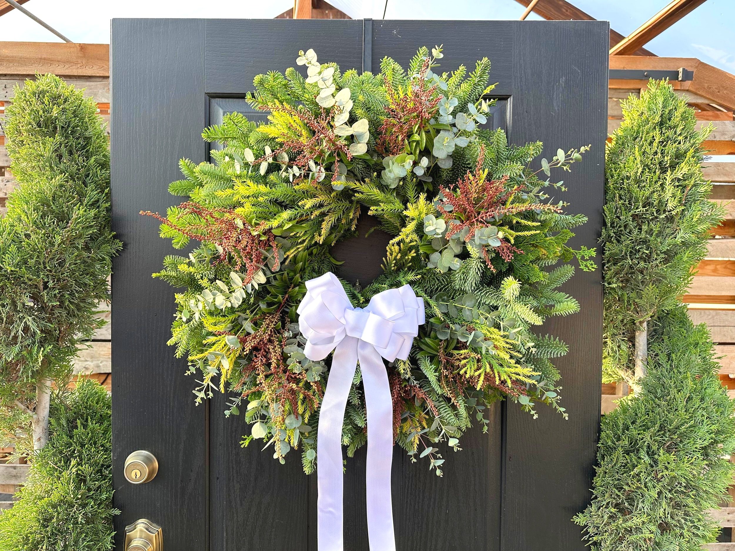 Wreath+%238+with+white+bow%3D3.jpg