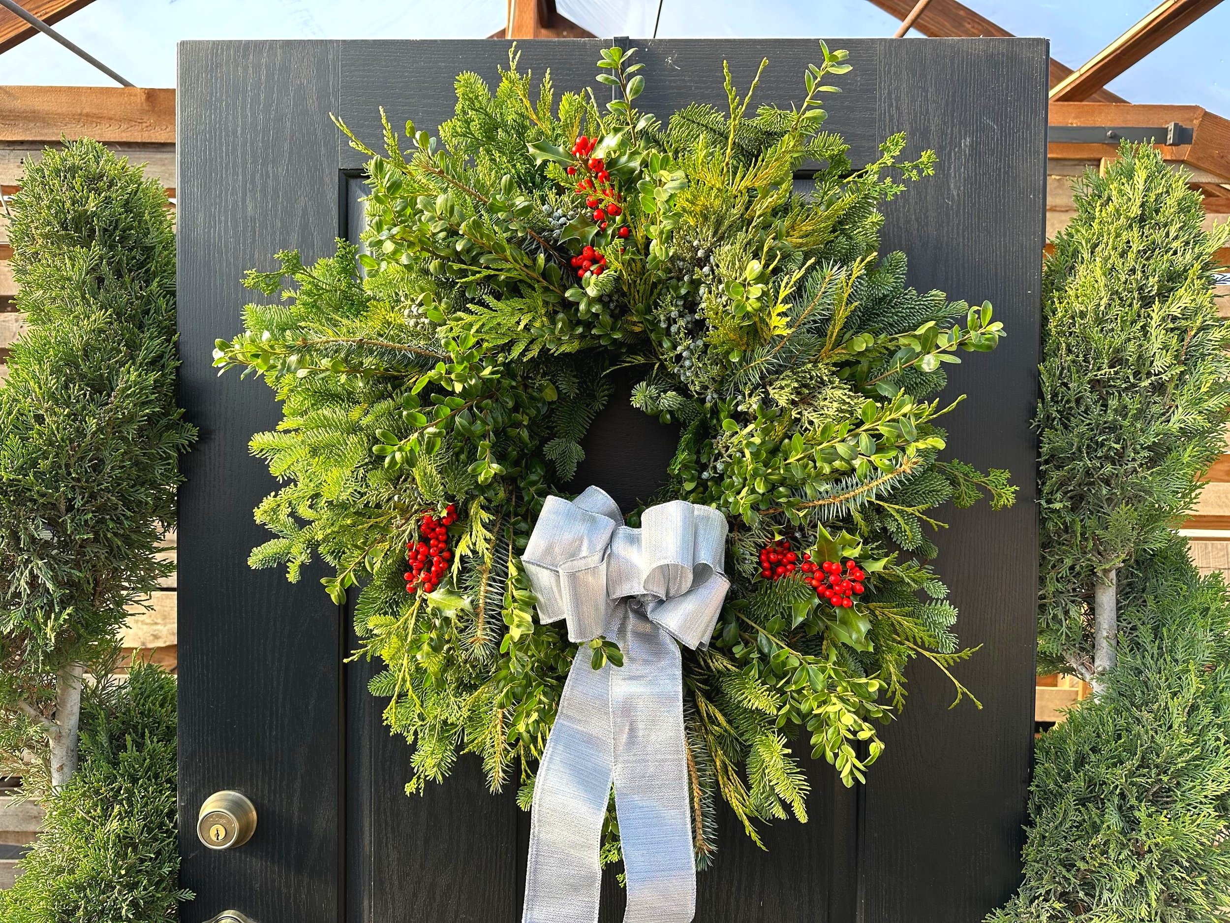 Wreath+%233+with+holly+%26+silver+bow3.jpg