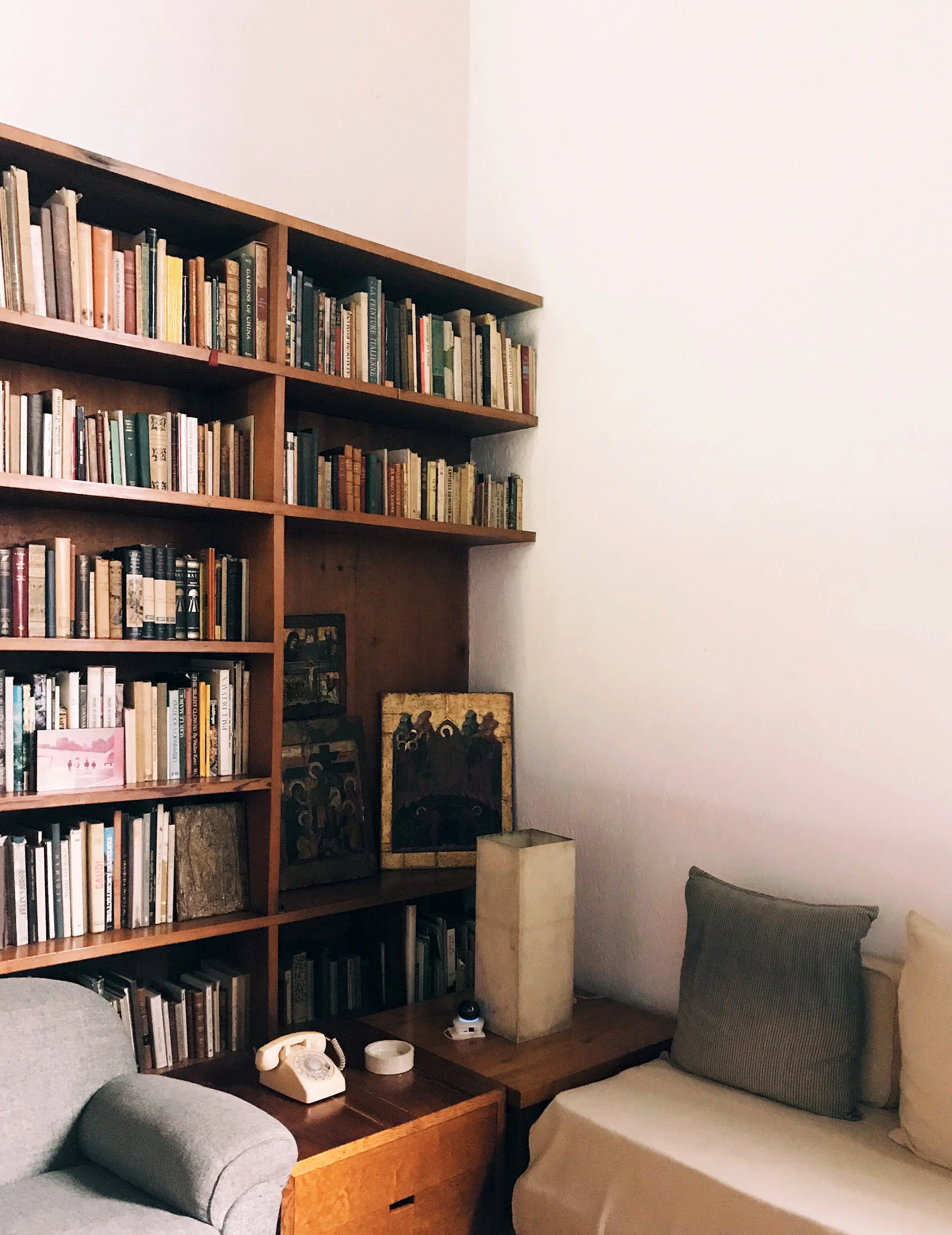 cdmx-05-barragan-shelves.jpg