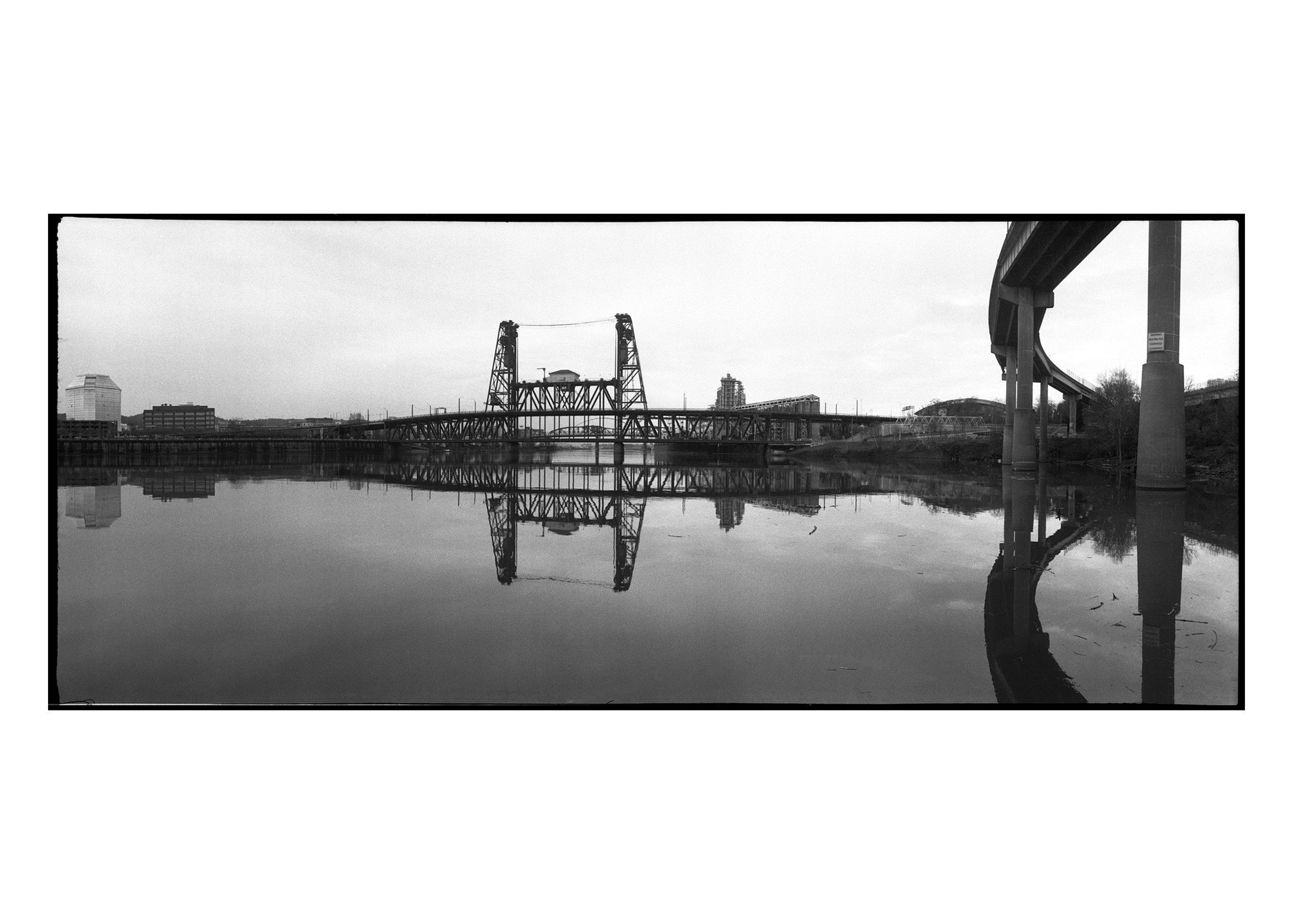 Afternoon walk with the Widelux. 
.
#portland #pdx #streetphotography #35mmfilm #ilford #blackandwhitefilm #downtown #outandabout #reflection #riverwalk