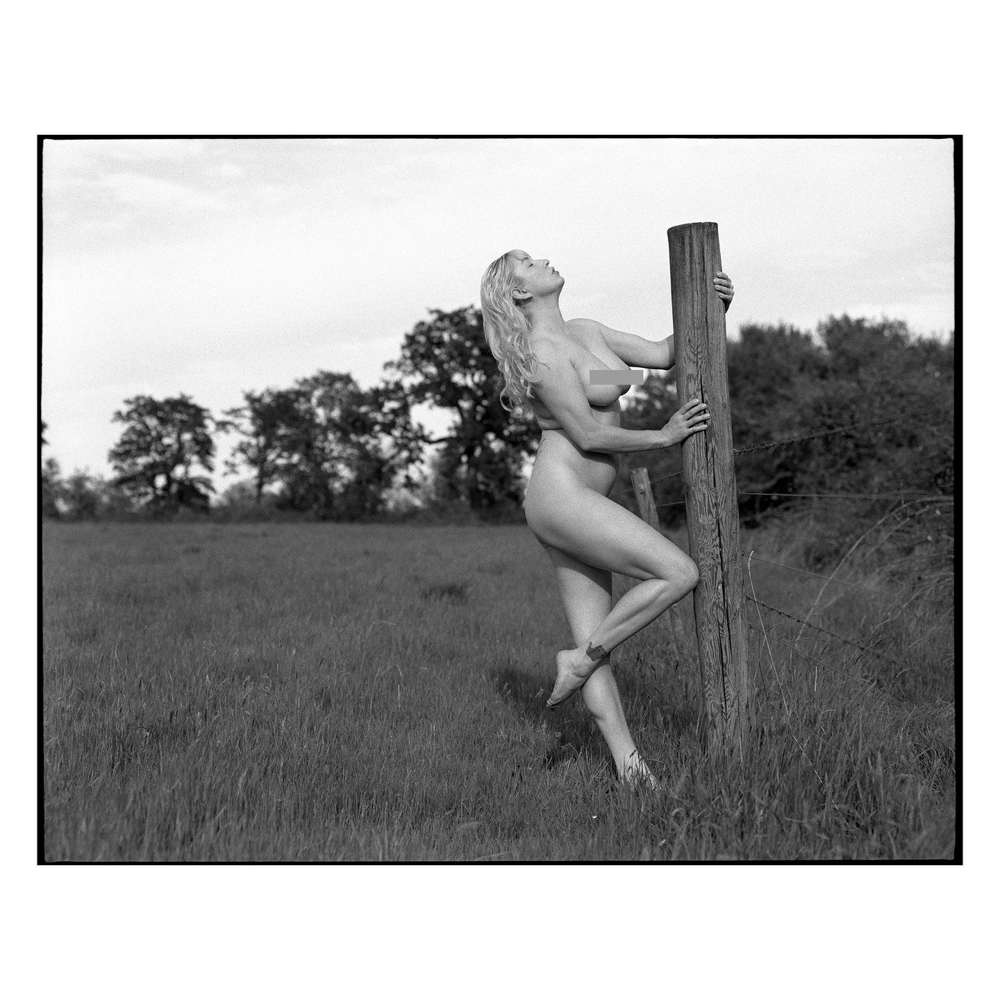 I feel like I was disconnected from the world for a little bit. Did I miss anything? Not really it seems. Which I suppose isn't so terrible. 

Working with @verronica_ 

#filmphotography #blackandwhite #fineart #pentax67 #oregon #landscape #pdx #medi