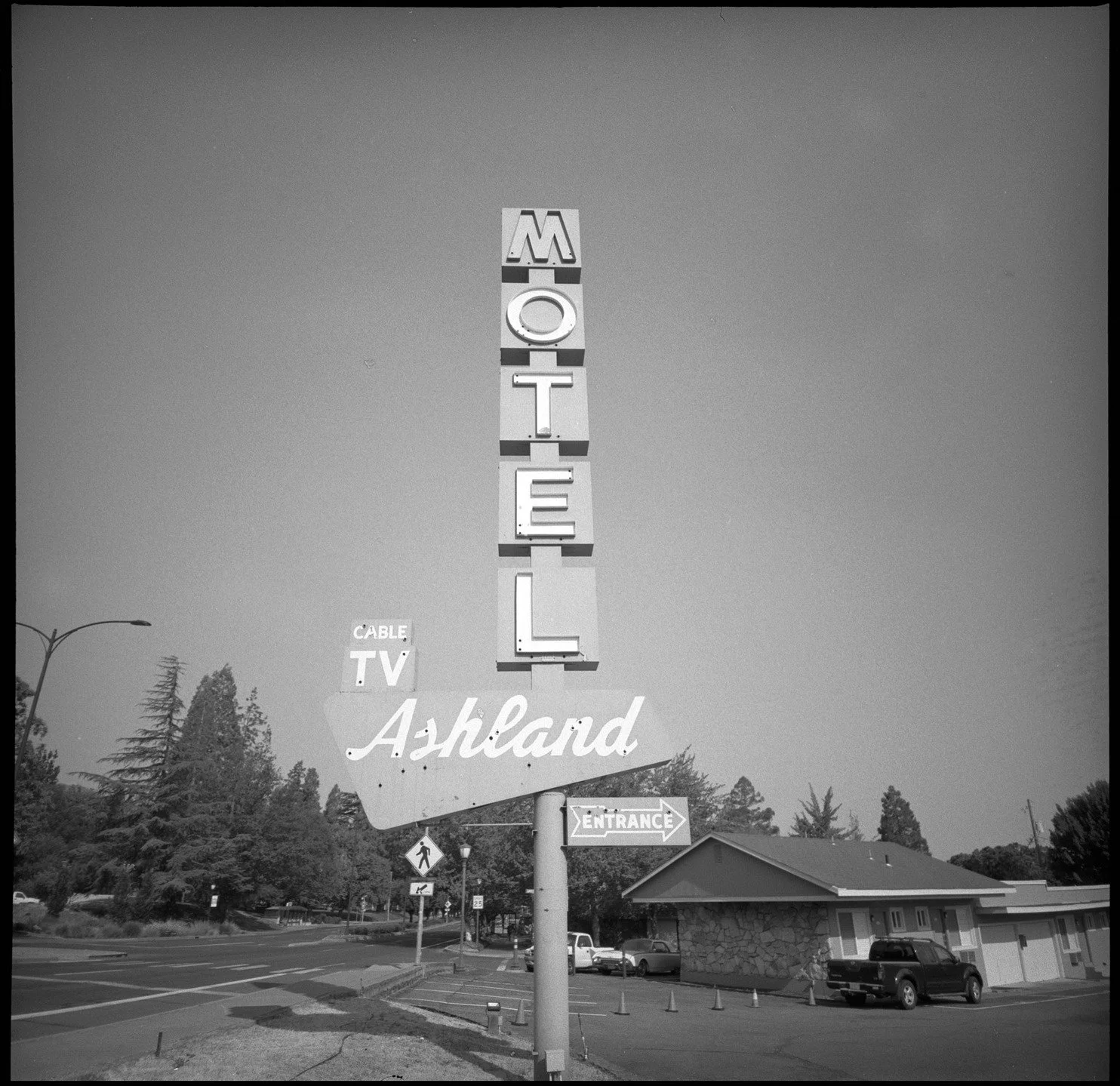 Just hanging out in Ashland, soaking up the summer sun, eating a lovely breakfast, and doing way too much shopping. 
.
#filmphotography #ashland #blackandwhitefilm #mediumformat #roadtrip #toycamera #lomo #streetphotography