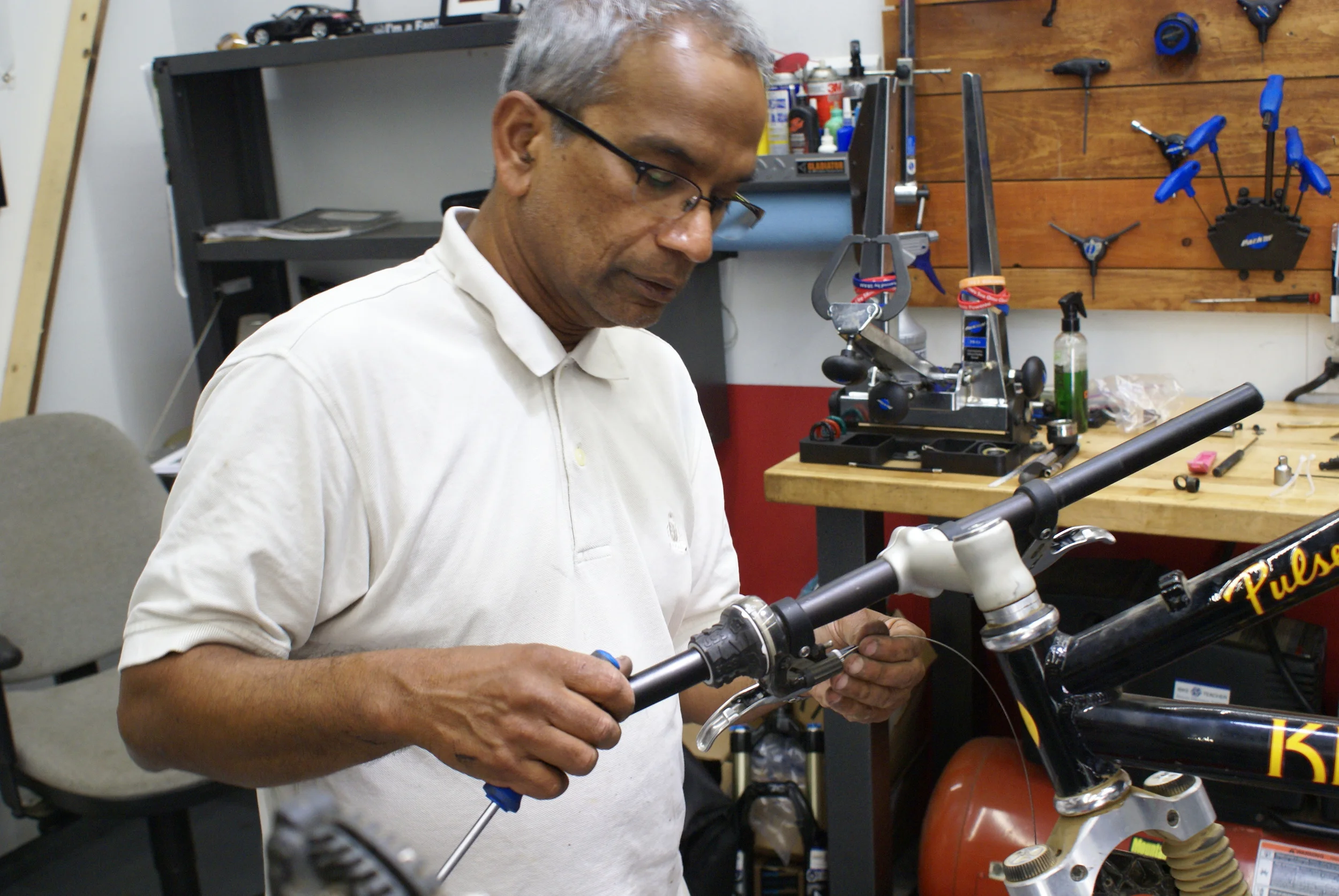 Shankar taking the 40 hour class, stripping and rebuilding his 90's model Klein Pulse mountain bike. July 2016