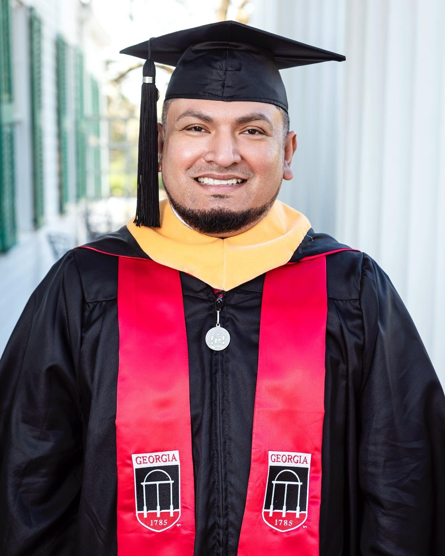 Congratulations on your masters at UGA, Eduardo! It was a pleasure capturing your graduation portraits to celebrate and document your achievement! 
.
.
.
#ctabphotography #uga #universityofgeorgia #godawgs #godawgs🏈 #godawgs🐾 #graduation #graduate 