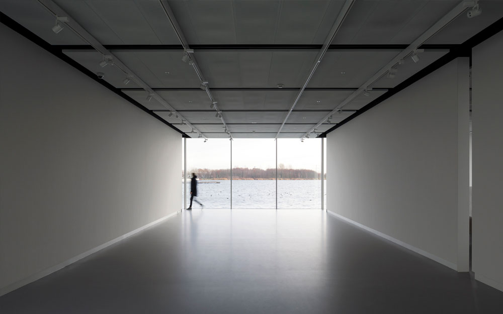  Every exhibition space has a direct relation with the surrounding water. 