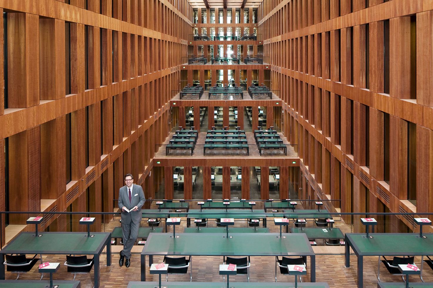 BerlinHypGrimm_Bibliothek_Berlin.jpg