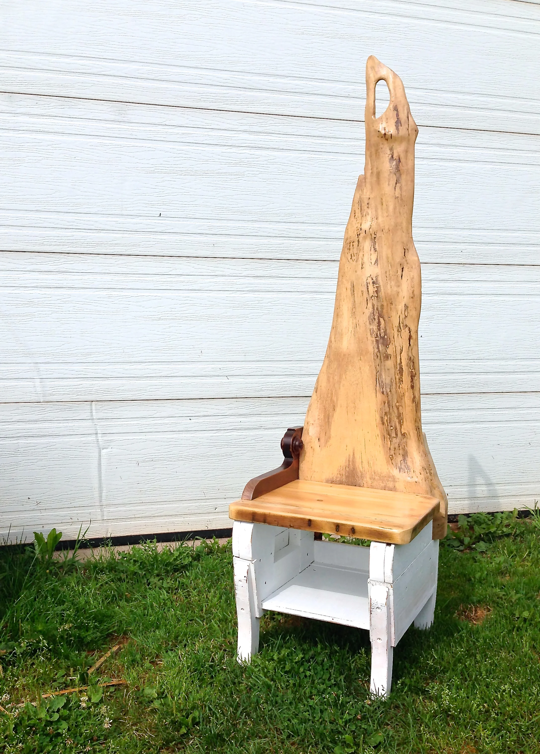 throne1.jpg
