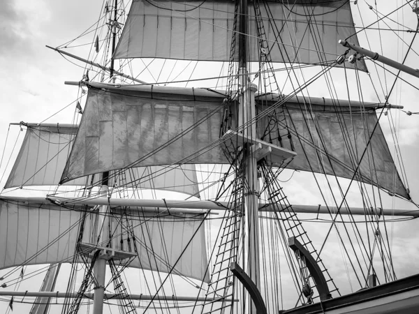 Fore & Main Lower Topsails