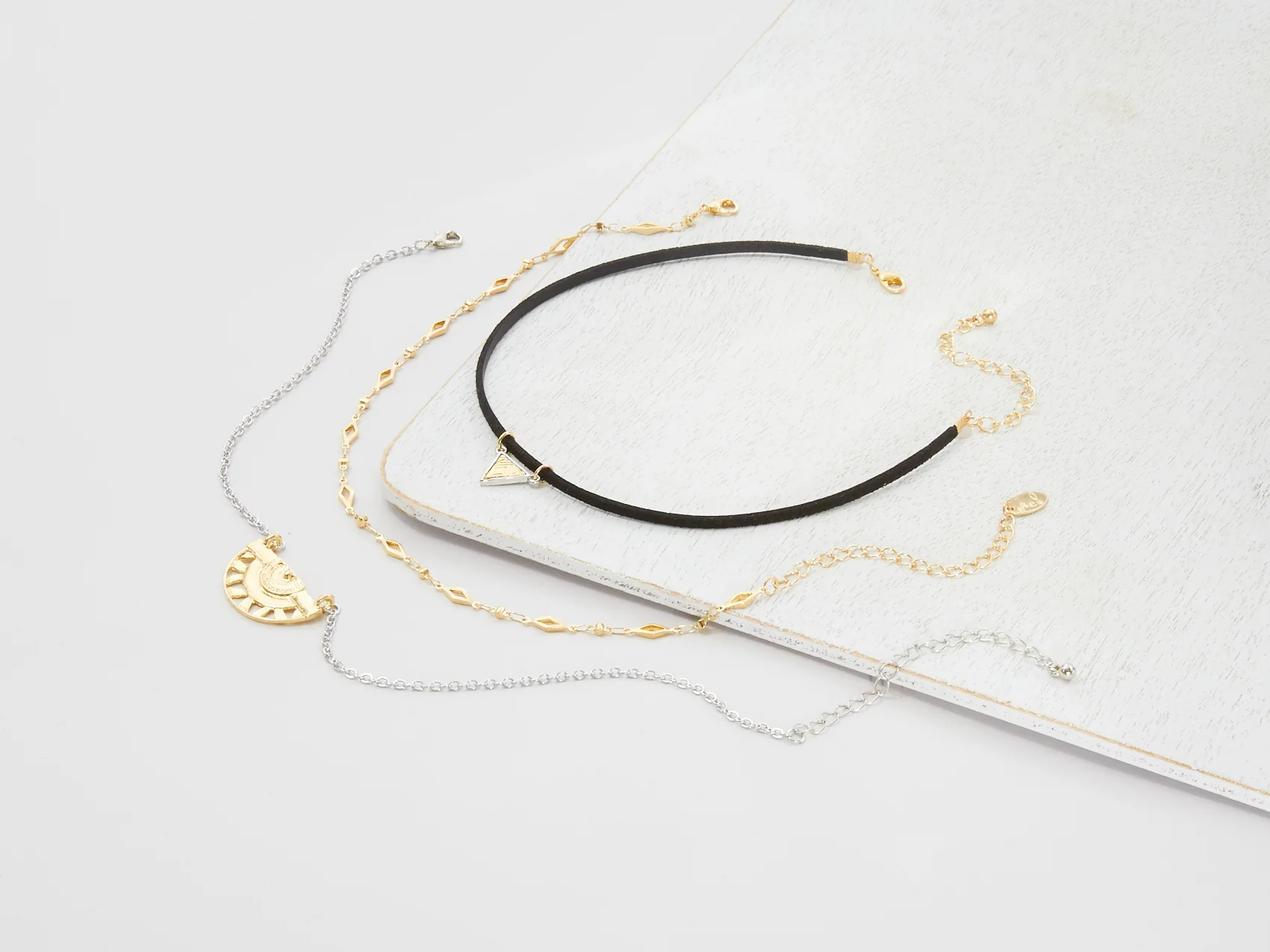 pre-spring_spring-2017-choker03.jpg