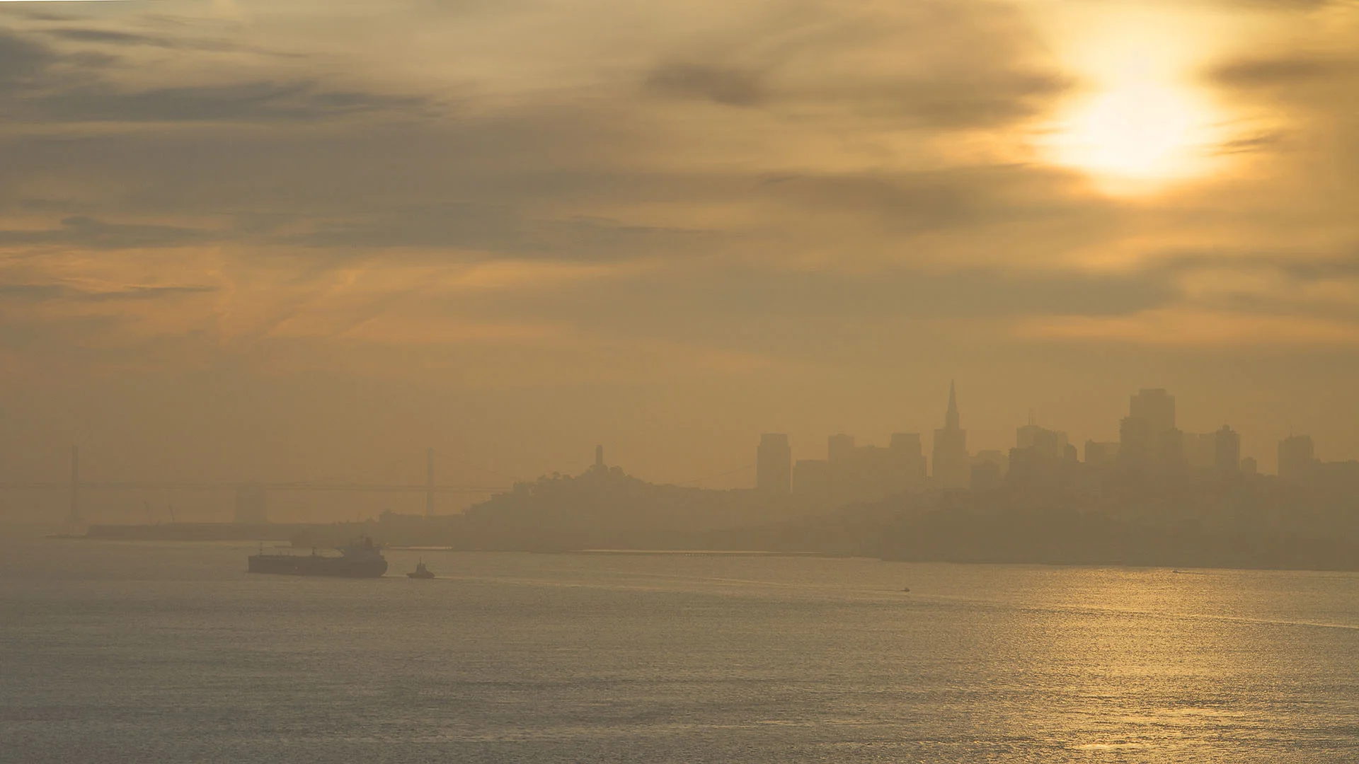 140230255.deaVsWck.ship_and_sunrise.jpg