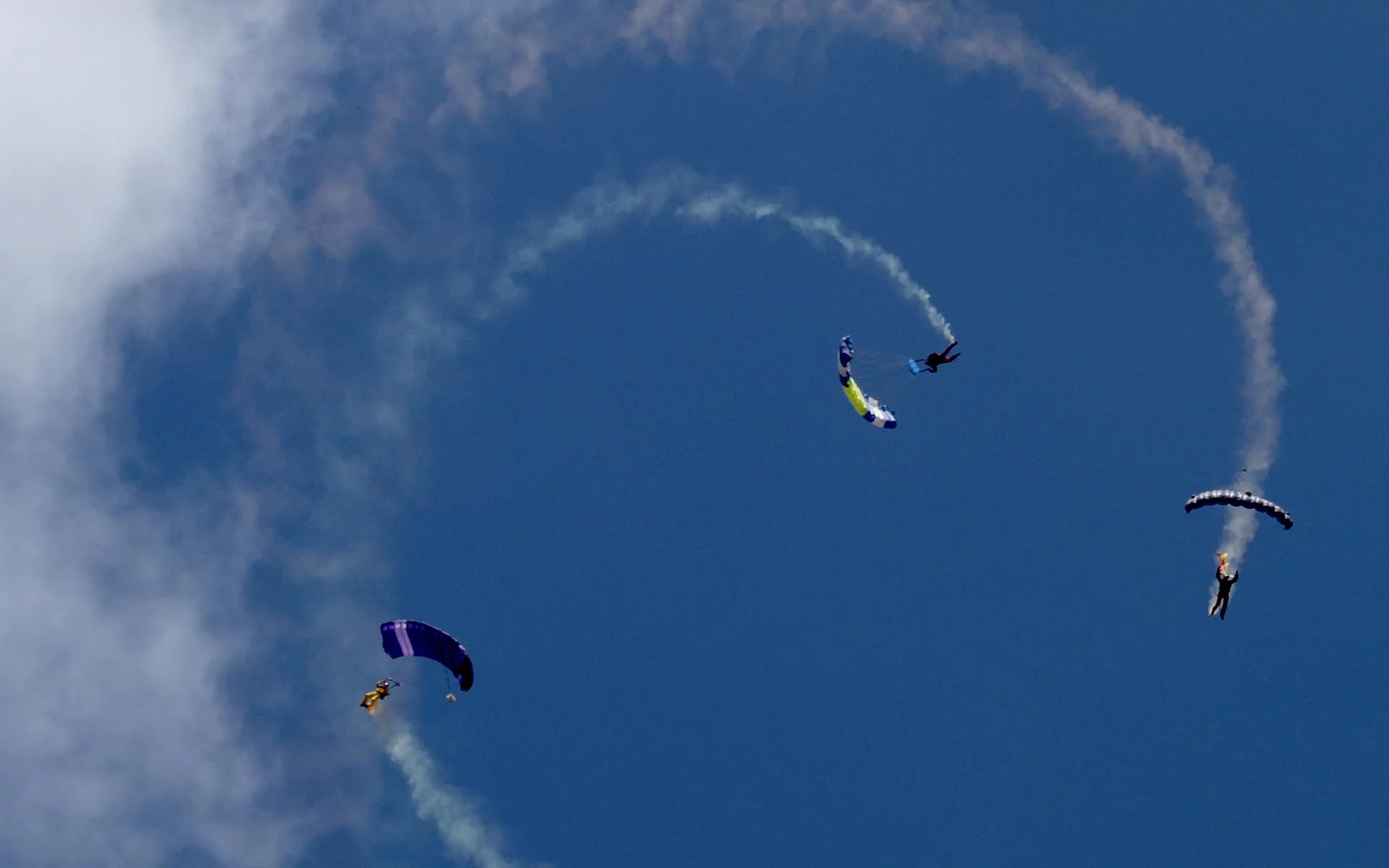 parachutists.jpg