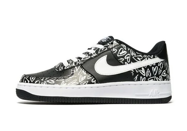 nike-air-force-1-kids-hearts-2.jpg