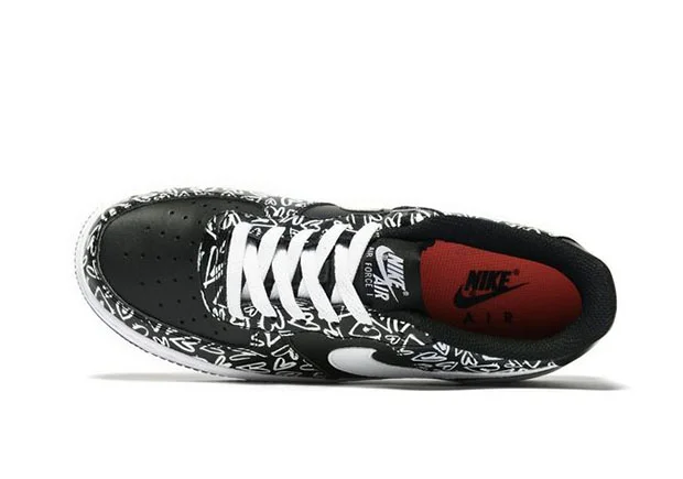 nike-air-force-1-kids-hearts-3.jpg