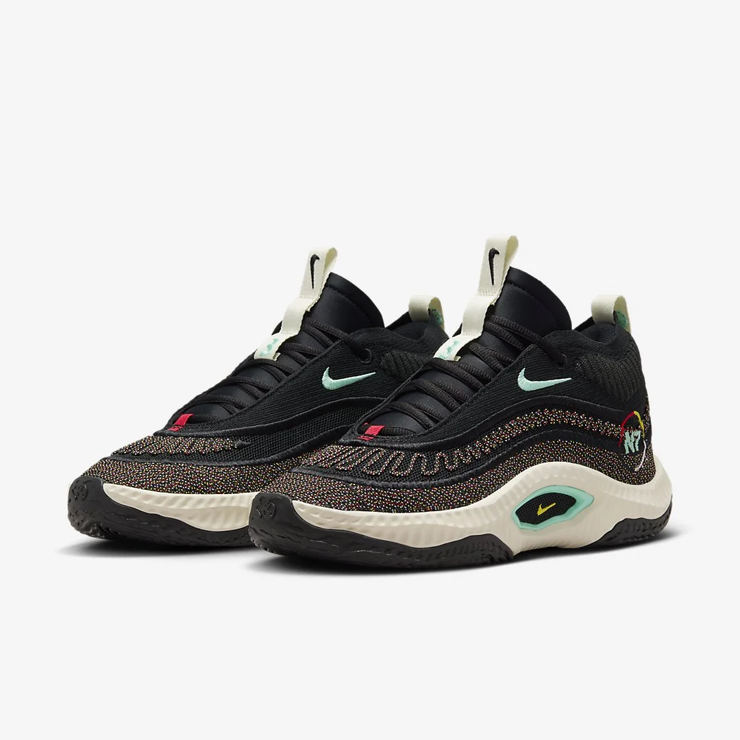 Nike-Cosmic-Unity-3-N7-FV6079-001-02.jpg