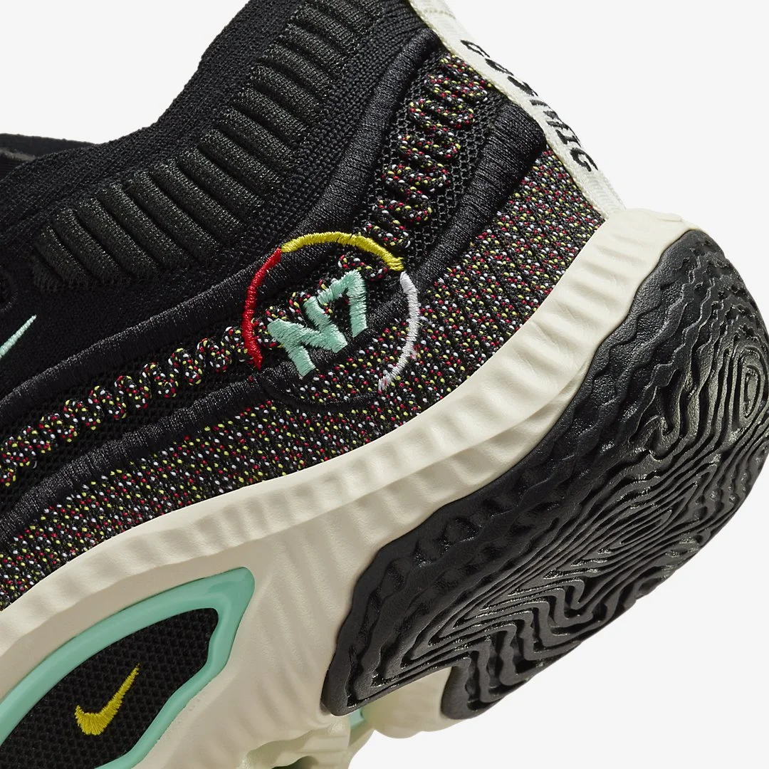 Nike-Cosmic-Unity-3-N7-FV6079-001-09.jpg