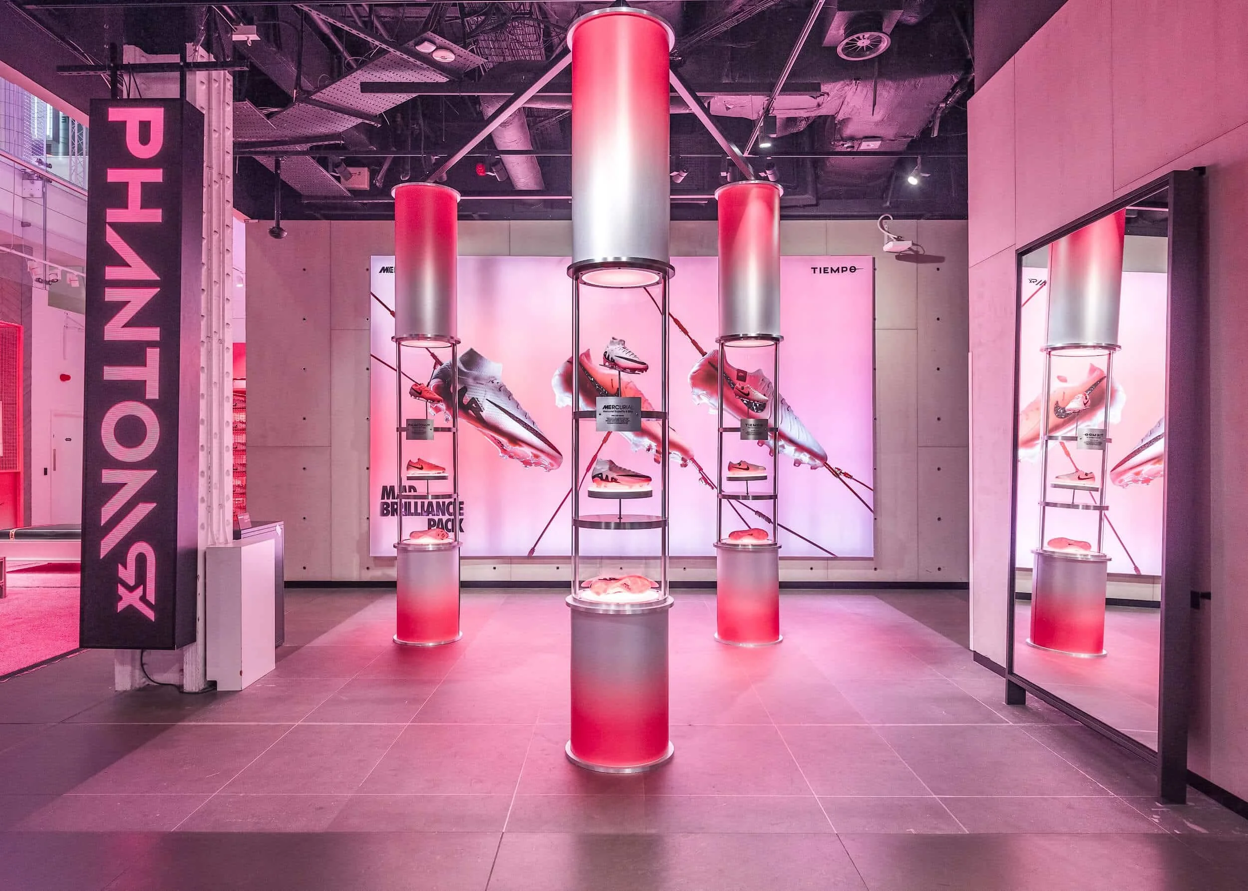 DSF8560-Nike-NTL-Mad-Briliance-TDM.Space-WEB-1.jpg