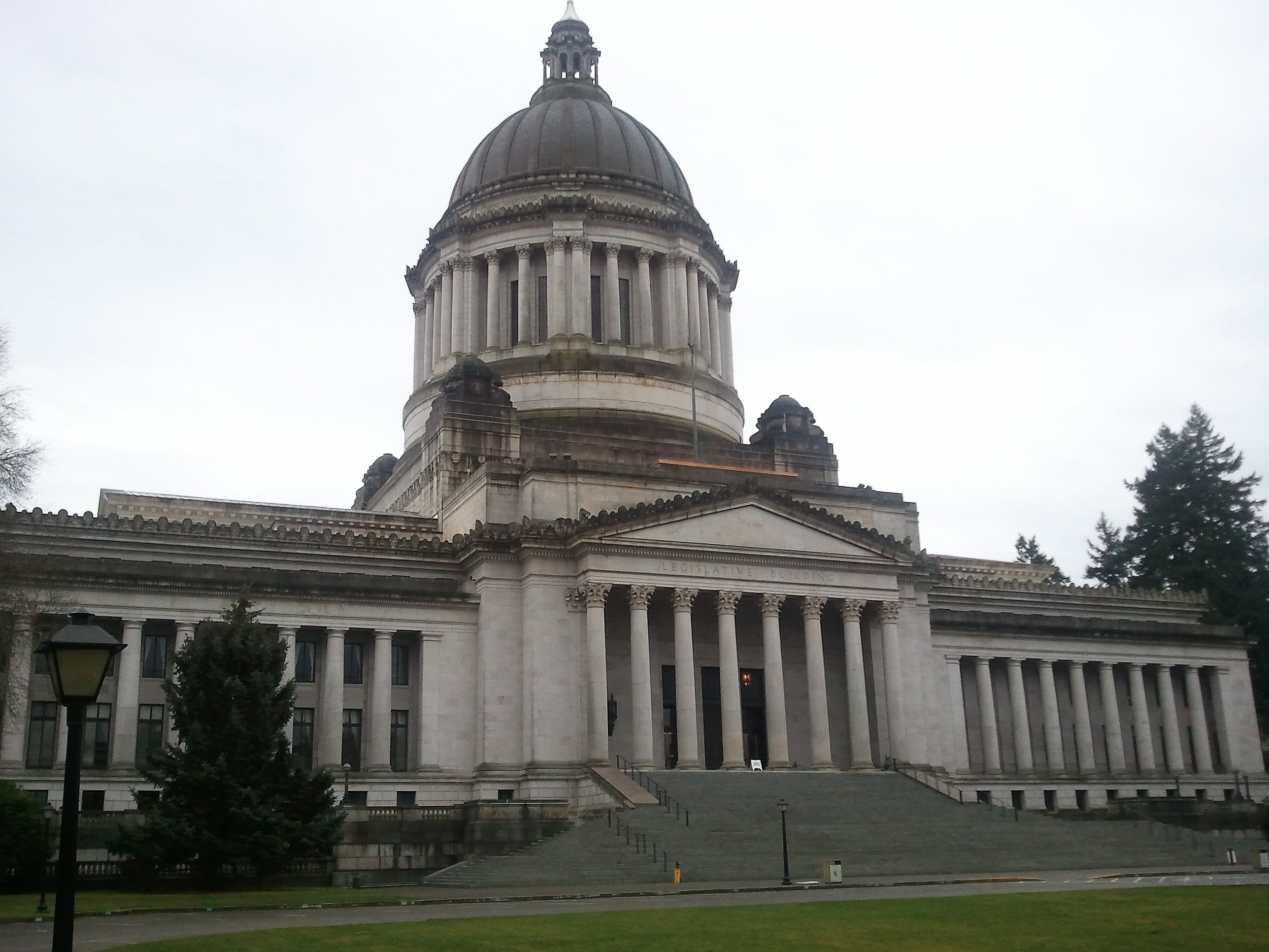 Washington_State_Capitol_in_December.jpg