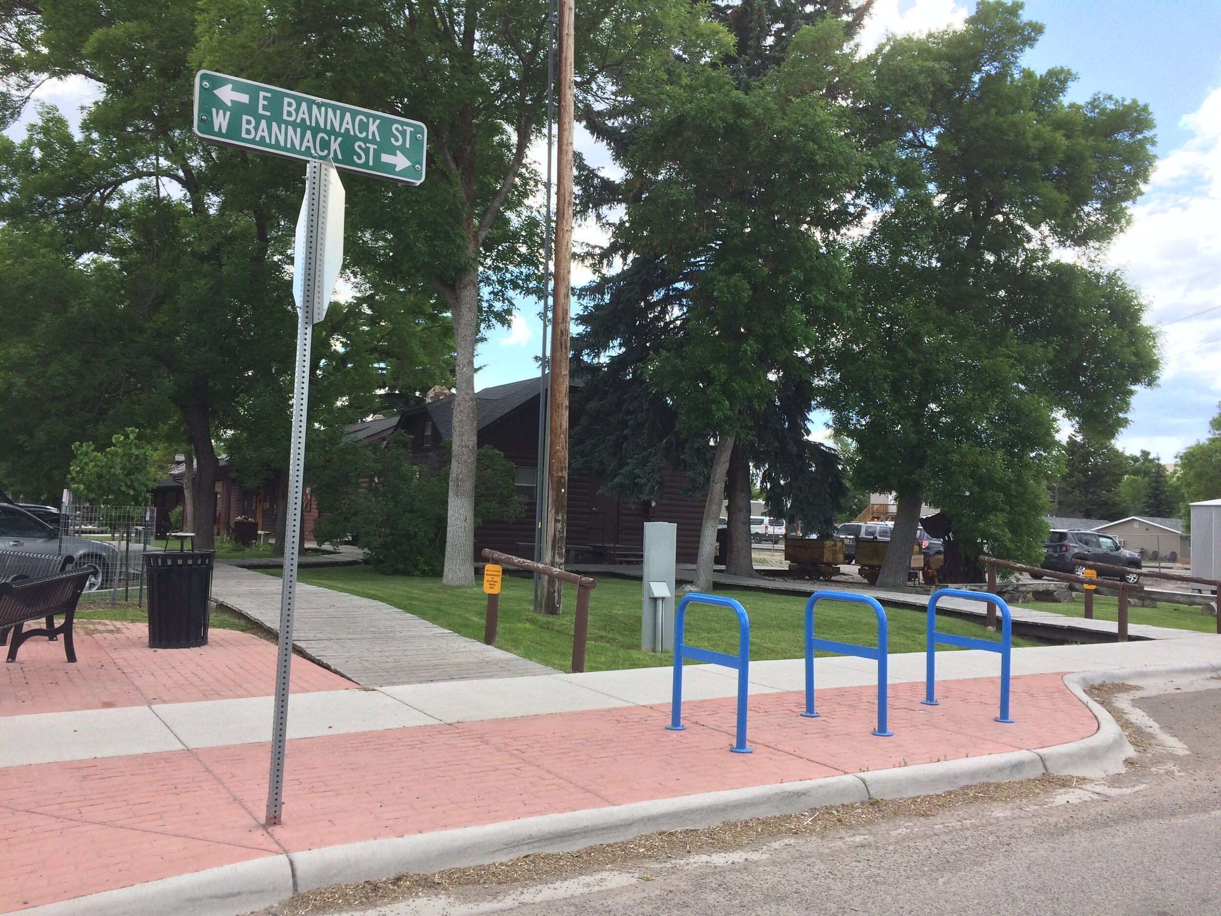 Montana / Bannack St Racks