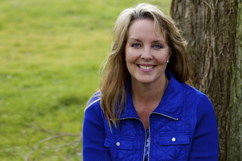 Leah Simpson, Author of Nurturing My Nest and Hum of the Home
