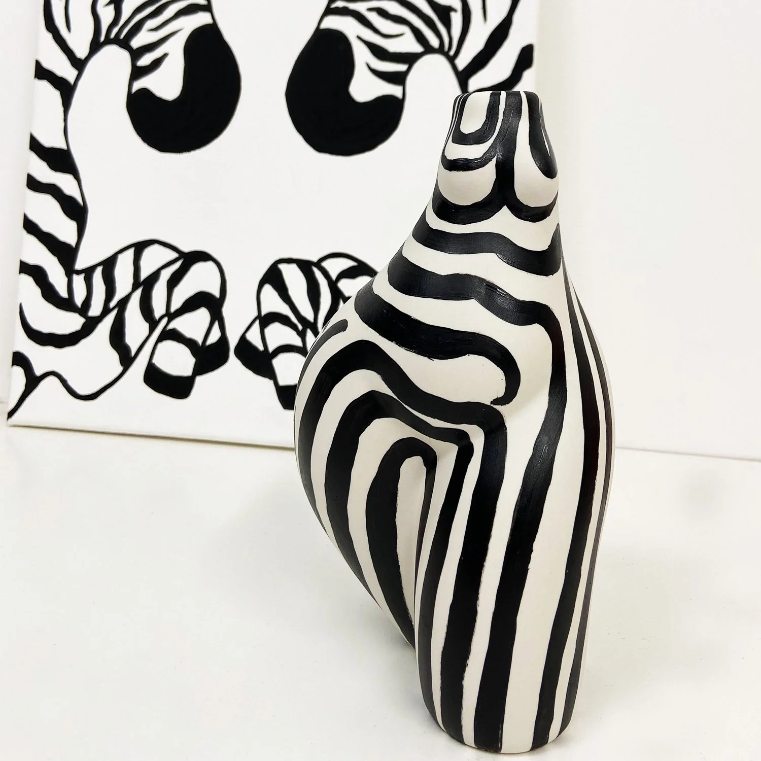 Hips dont lie zebra vase4.jpg