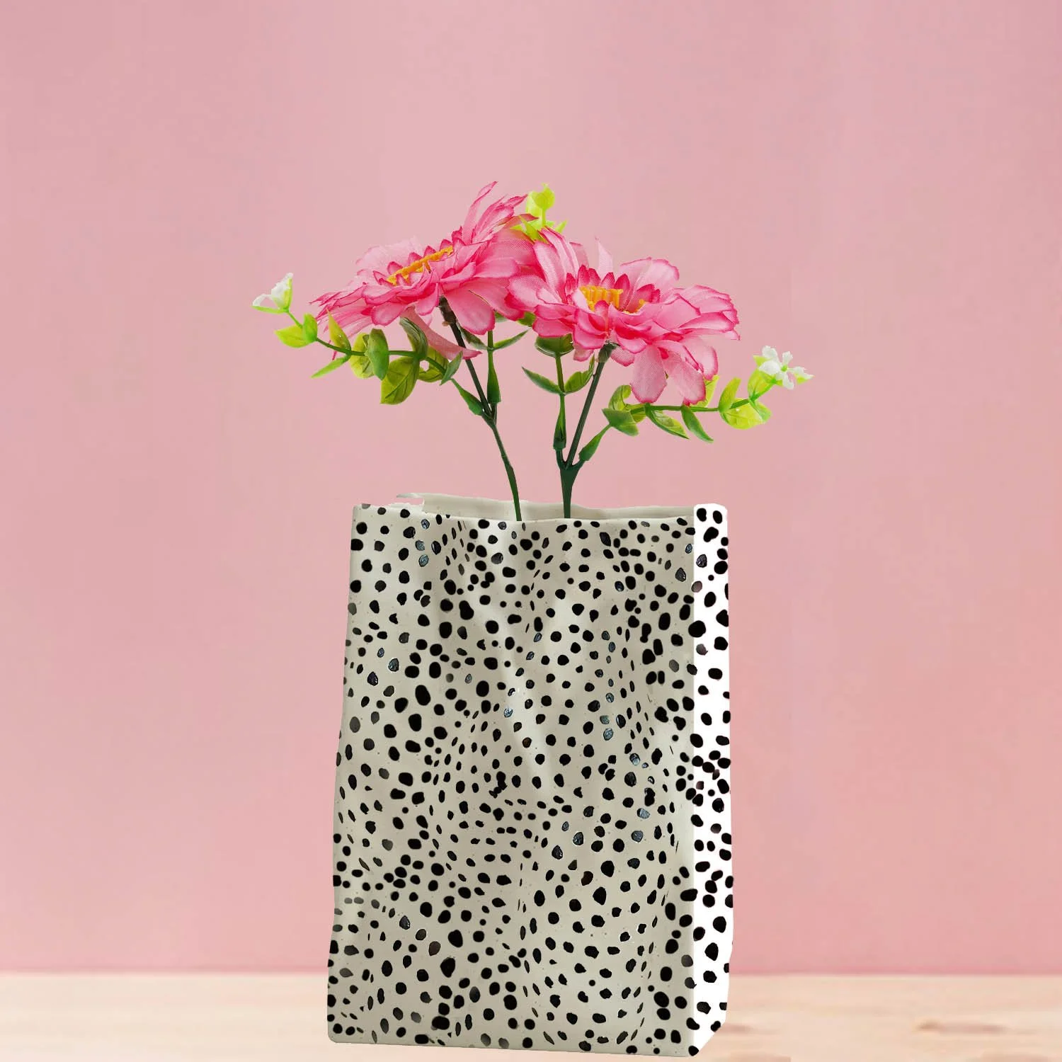 Mono Leopard Bag Vase3.jpg