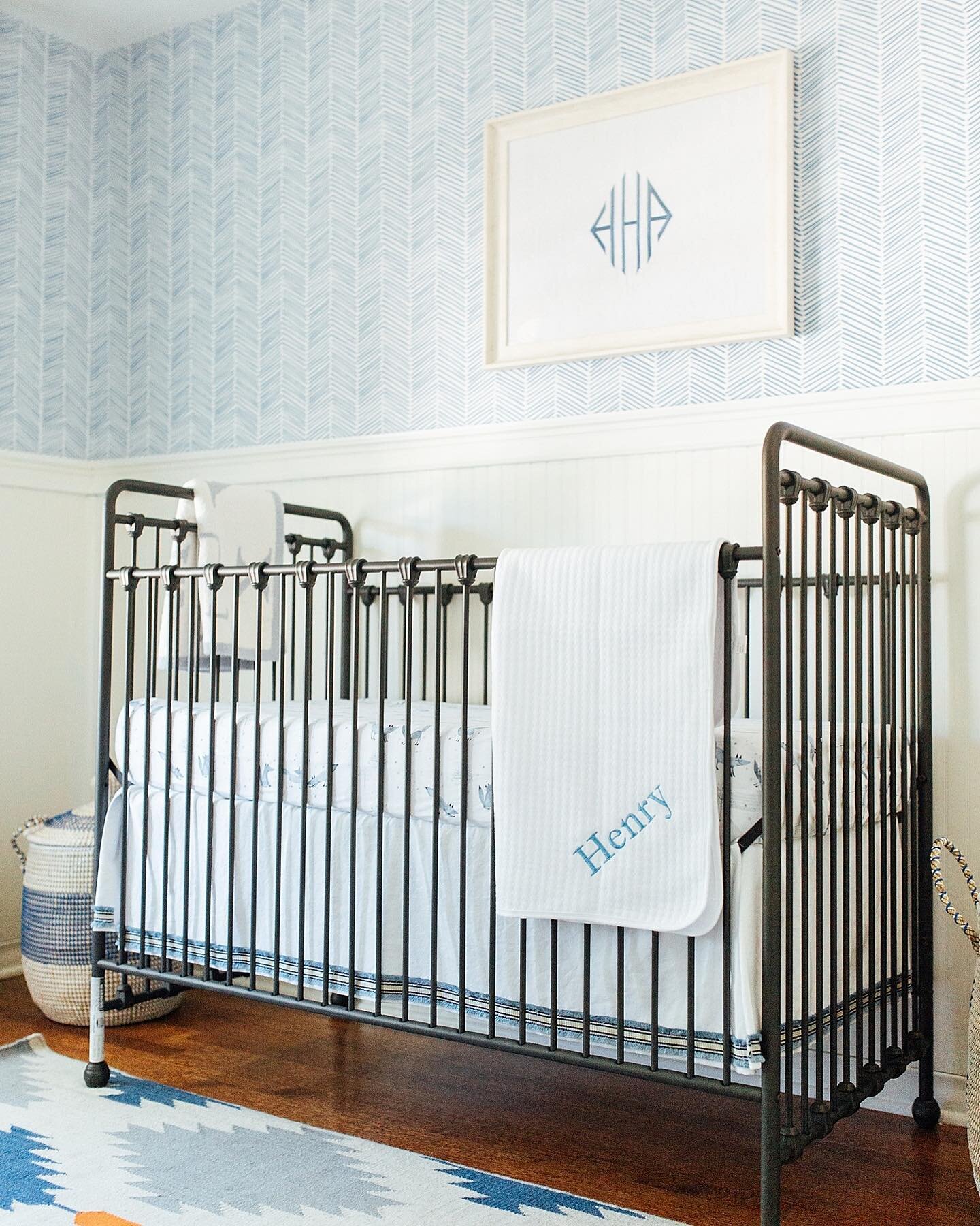 Sweet details of a little boys nursery 💙⁠
⁠
I love a monogram and how this client used it in a frame over the crib.⁠
.⁠
.⁠
.⁠
.⁠
#dallasnewbornphotographer #dfwnewbornphotographer #fortworthnewbornphotographer #dfwnurserydesign #dallasnurserydesign 