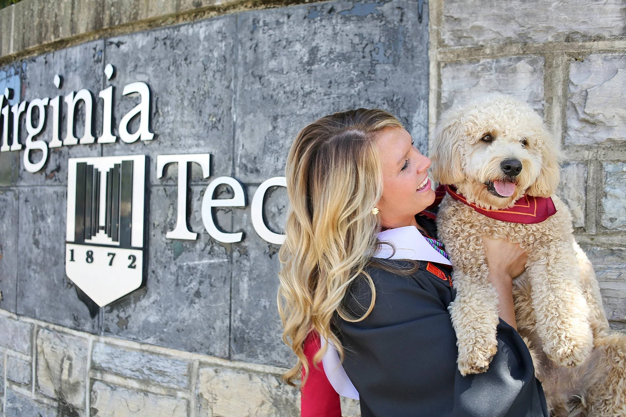 Wellsley | Virginia Tech Graduation Portrait Photographer, Holly Cromer