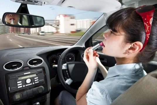 Girl doing Lippy.jpg