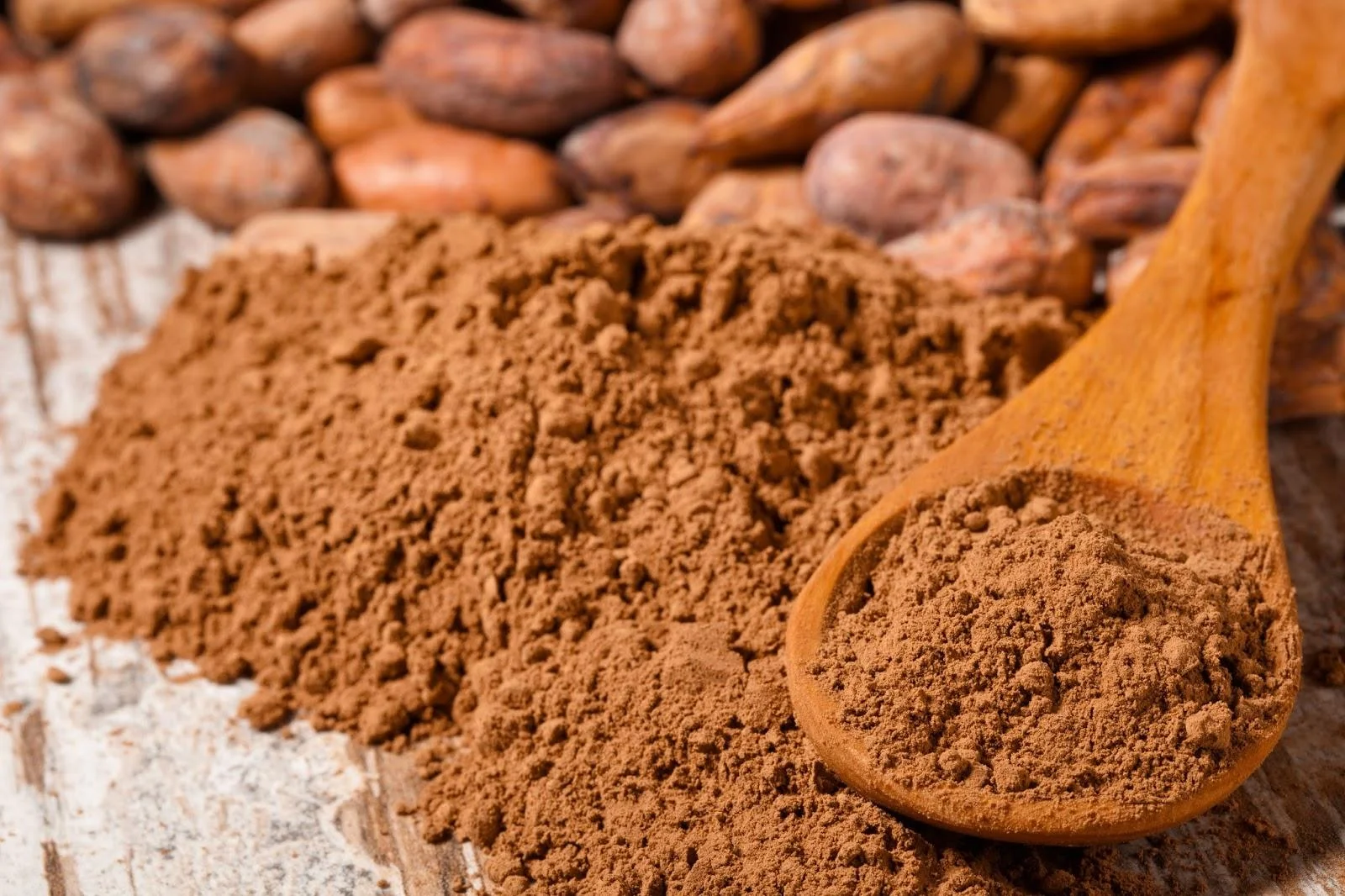 Antioxidants, magnesium, iron, chromium, manganese, zinc, copper, vitamin c, omega-6 fatty acids, phenylethylamines, anandamide, tryptophan, serotonin, fiber…a few nutrient dense offerings in just one tablespoon of raw cacao powder!