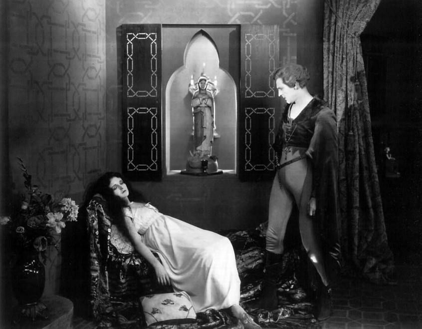 Mary-Astor-and-John-Barrymore-in-Don-Juan-1926.jpg