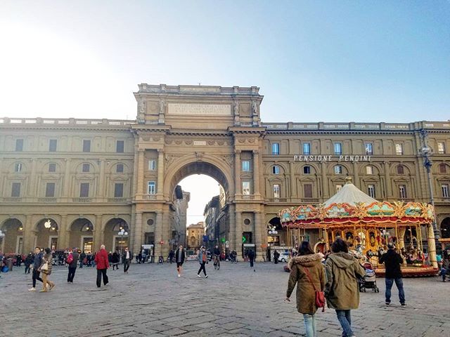 Hello old friend!...
.
.
One of my favorite ever memories is of sitting in the Piazza Della Republica with my sisters and blowing bubbles all afternoon. .
Its good to be back.