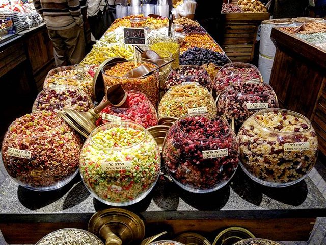 My favorite things...
.
.
.
.
.

#nougat #chocolatepotatochips #chocolatebark #keylimebark #peppermintbark #maplesugar #truffles #christmas #hannukah #thanksgiving #israel #telaviv #sonora #tea #roses #driedfruit