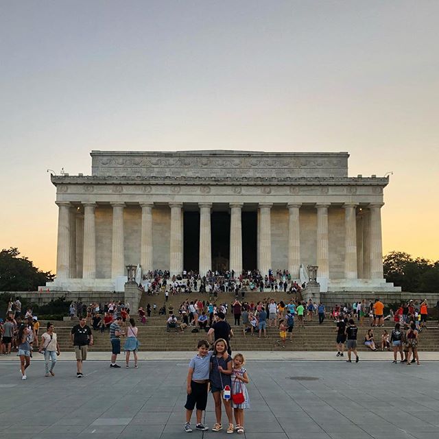 We couldn&rsquo;t have asked for a more perfect night to watch the senior members of the D.C. Youth Orchestra perform on the steps of the Lincoln Memorial! We feel so fortunate to be part of such a great organization. 🎶 #lovethistown @dcyopmusic #dc