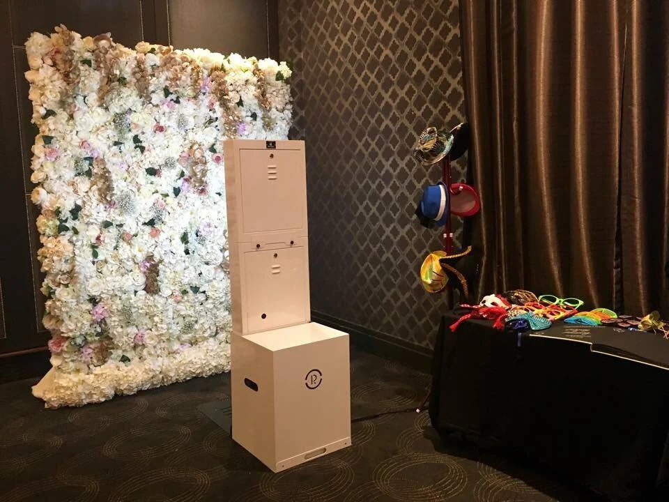 Flower Wall    Make your favourite flowers a part of your special day