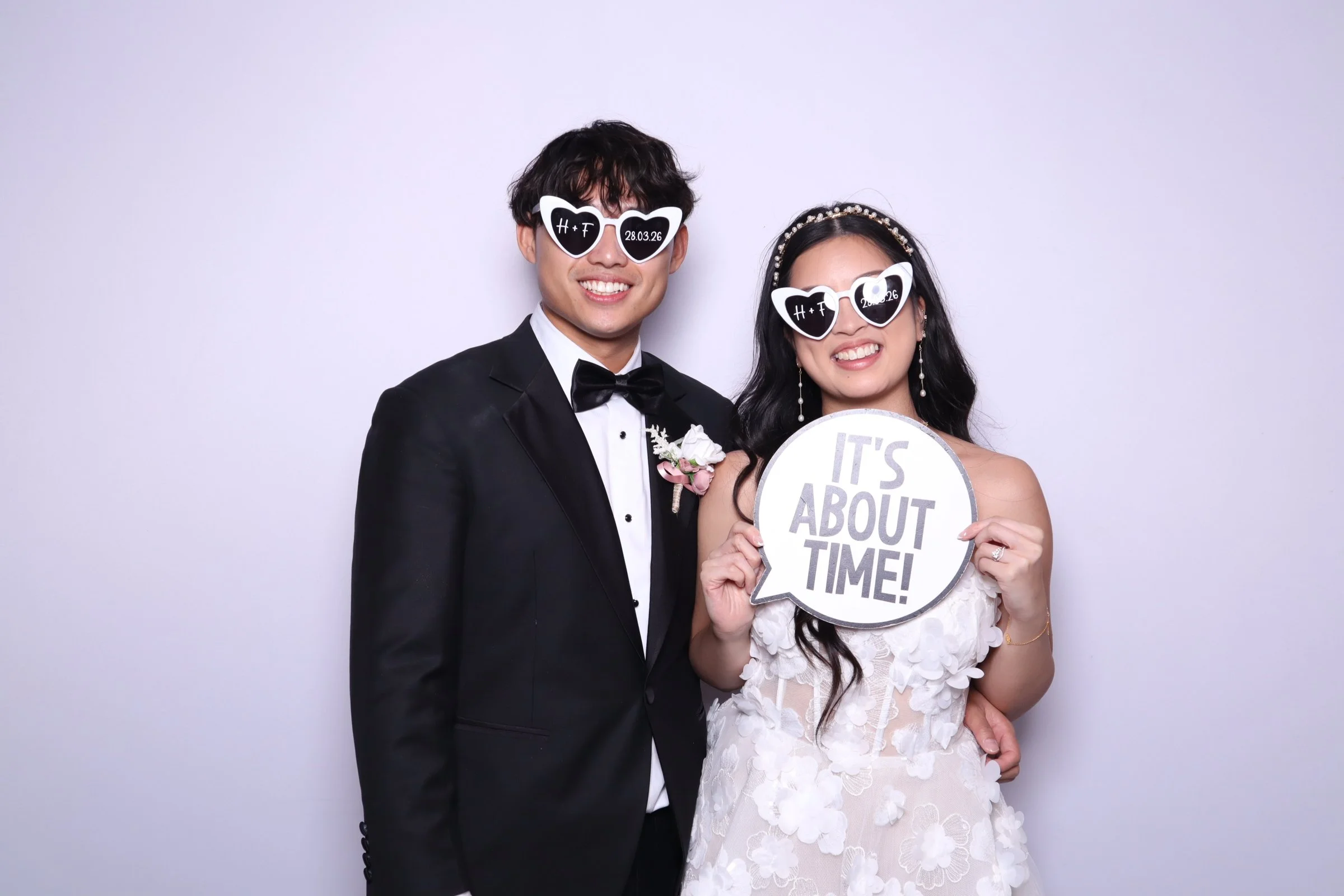 Long Reef Gold Course wedding photobooth special snaos white backdrop.JPG