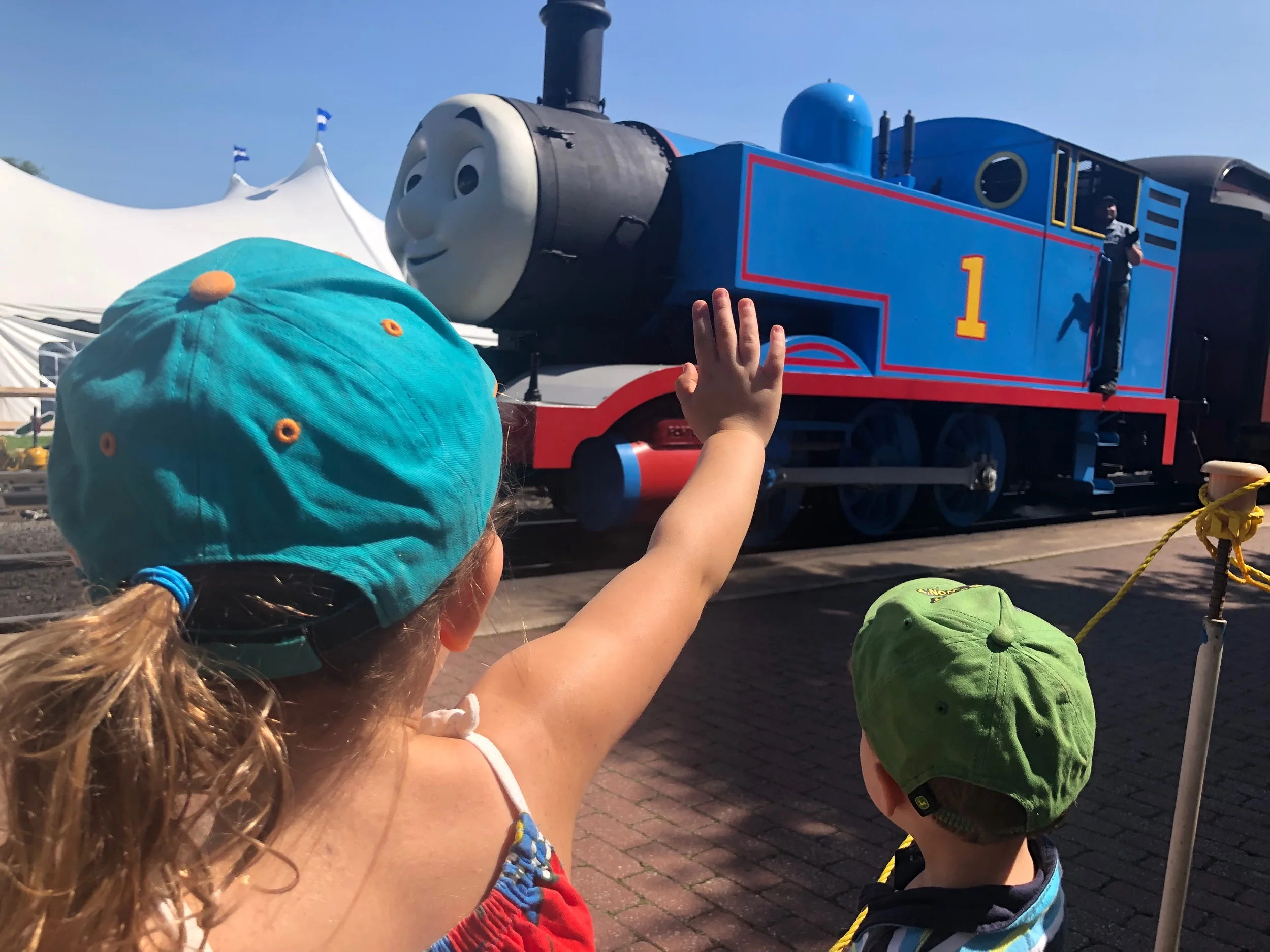 “HI THOMAS!!!”