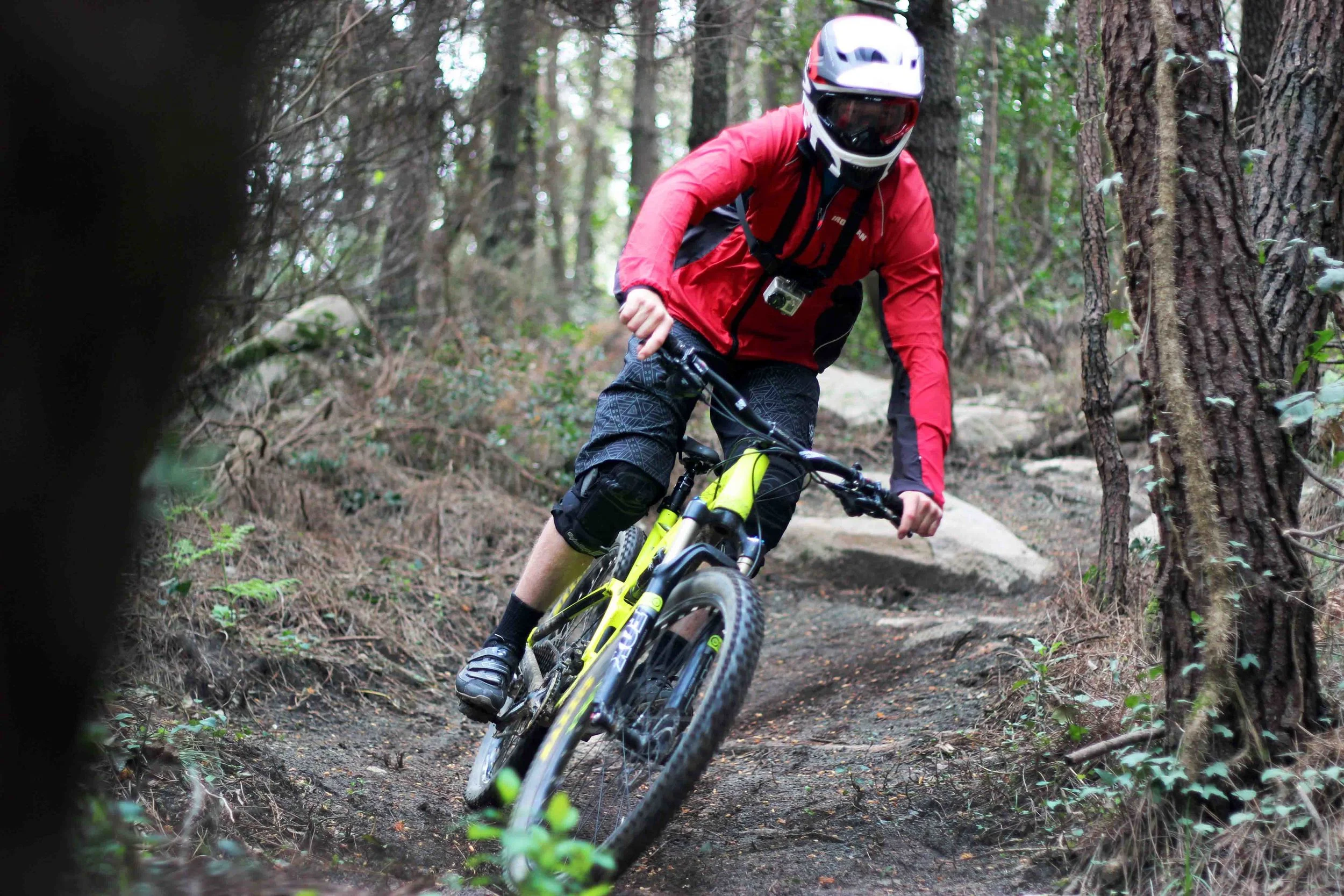 MAGALHÃES HAVING FUN WITH HIS ENDURO BIKE