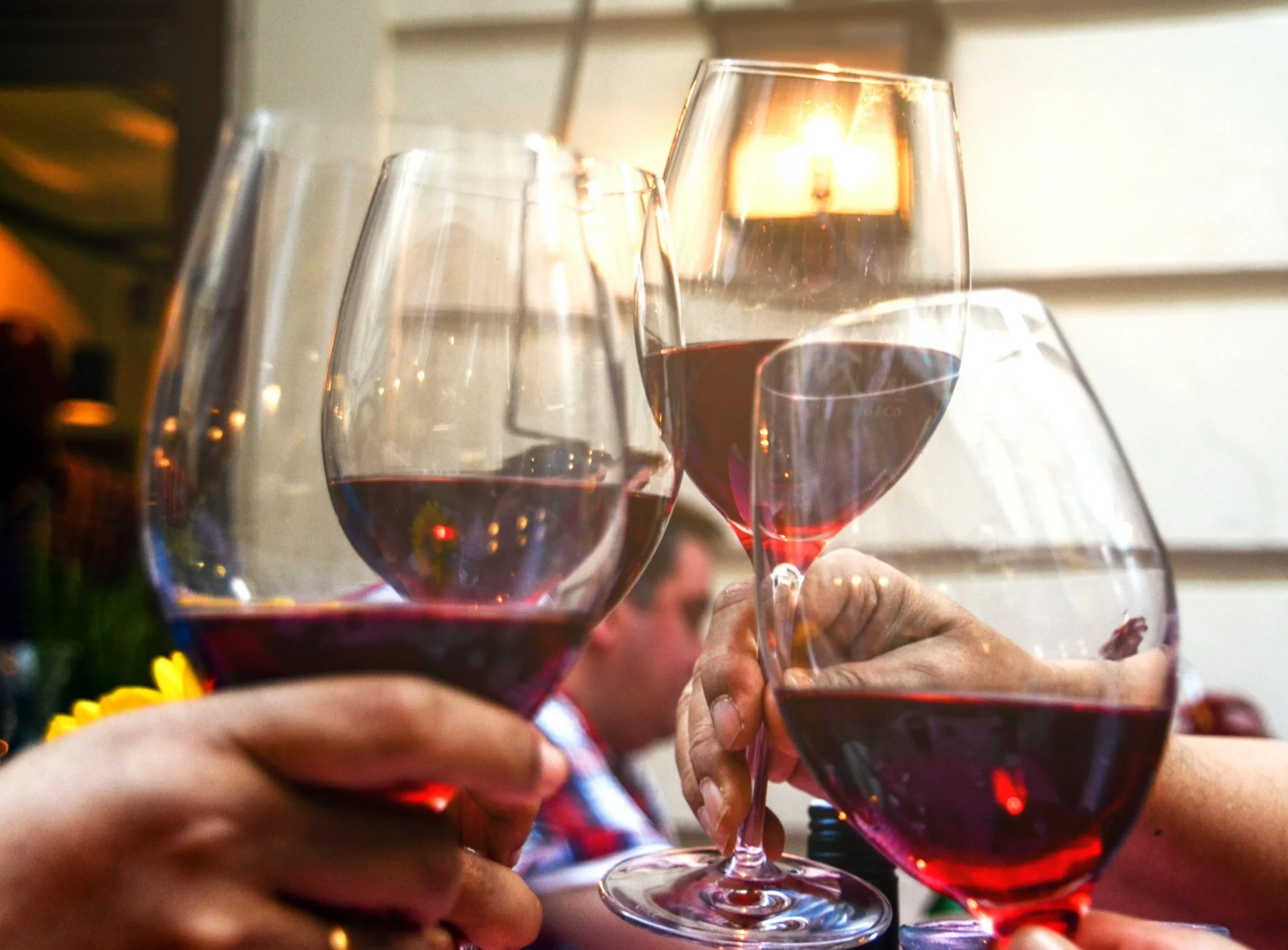 alcohol-alcoholic-beverage-926170.jpg