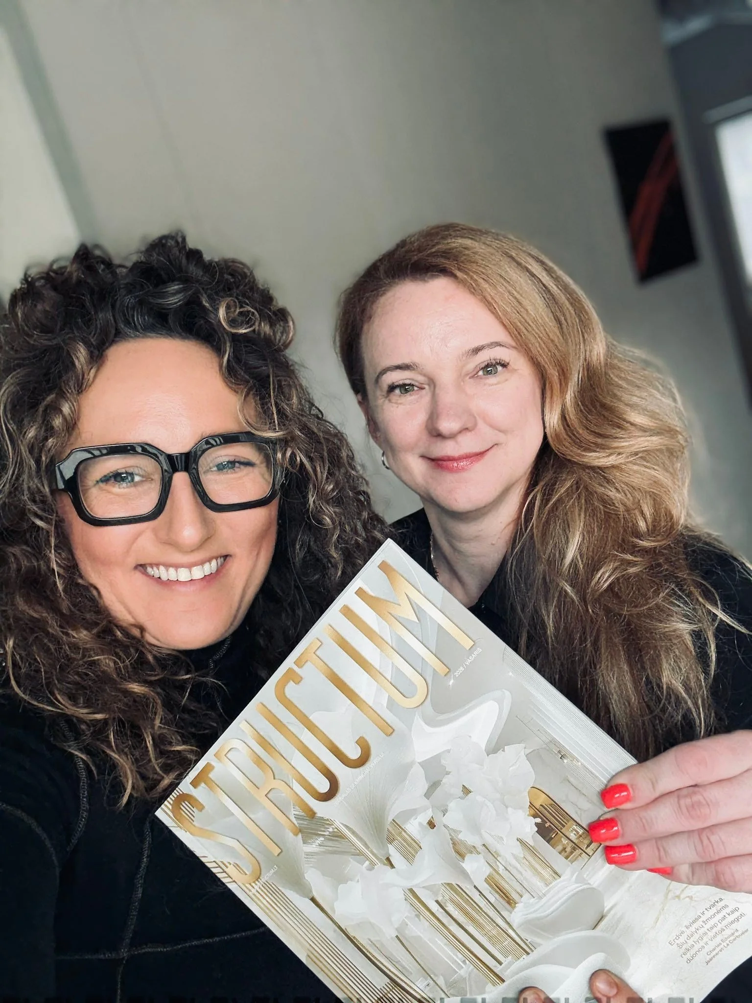 Akyse nesitrigubina 😀
Kai &scaron;iandien Anželika Ginevič atvažiavo papra&scaron;yti para&scaron;ą padėti Structum žurnale, galvojau, kad juokauja 😀

Bet ne tikrai taip net 3 kartus tame pačiame žurnale ra&scaron;o apie mano atliktas veiklas:
* Pr