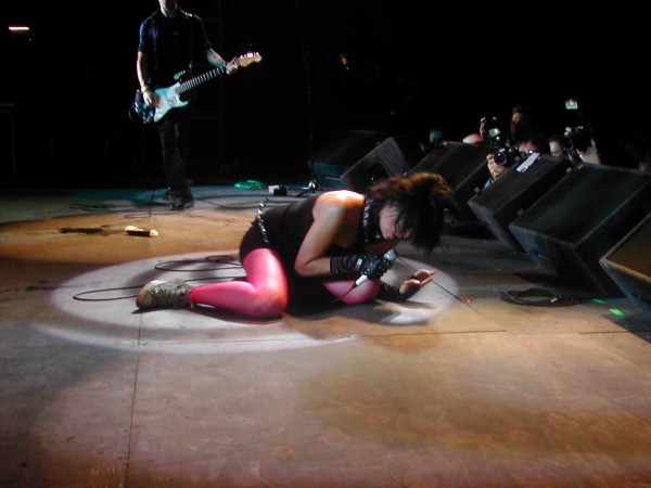 Karen O, Yeah Yeah Yeahs, some festival in Europe c 2003-4