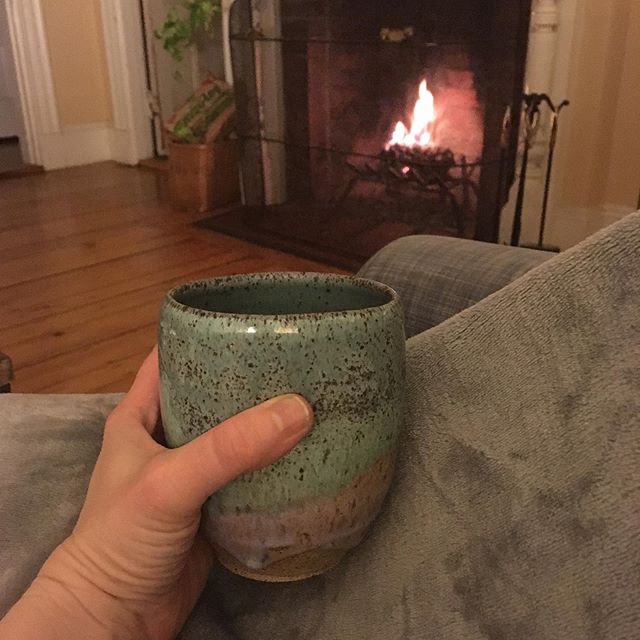 what more could one want on a perfect fall eve? a @foster_and_feed mug, a cozy drink, and a fire in the fireplace. #bostonmaker #handmade #fall #cozyhome #rocktober