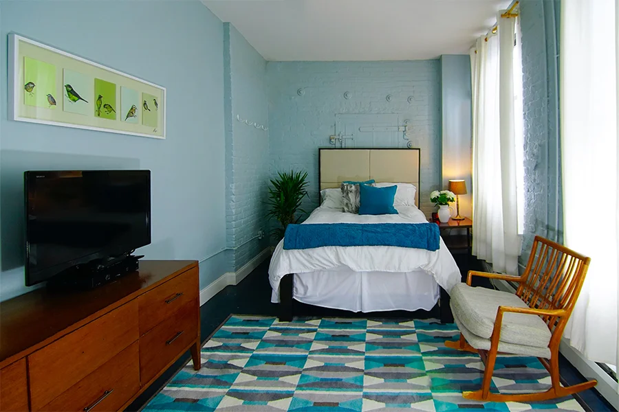 williamsburg House bedroom 1.jpg