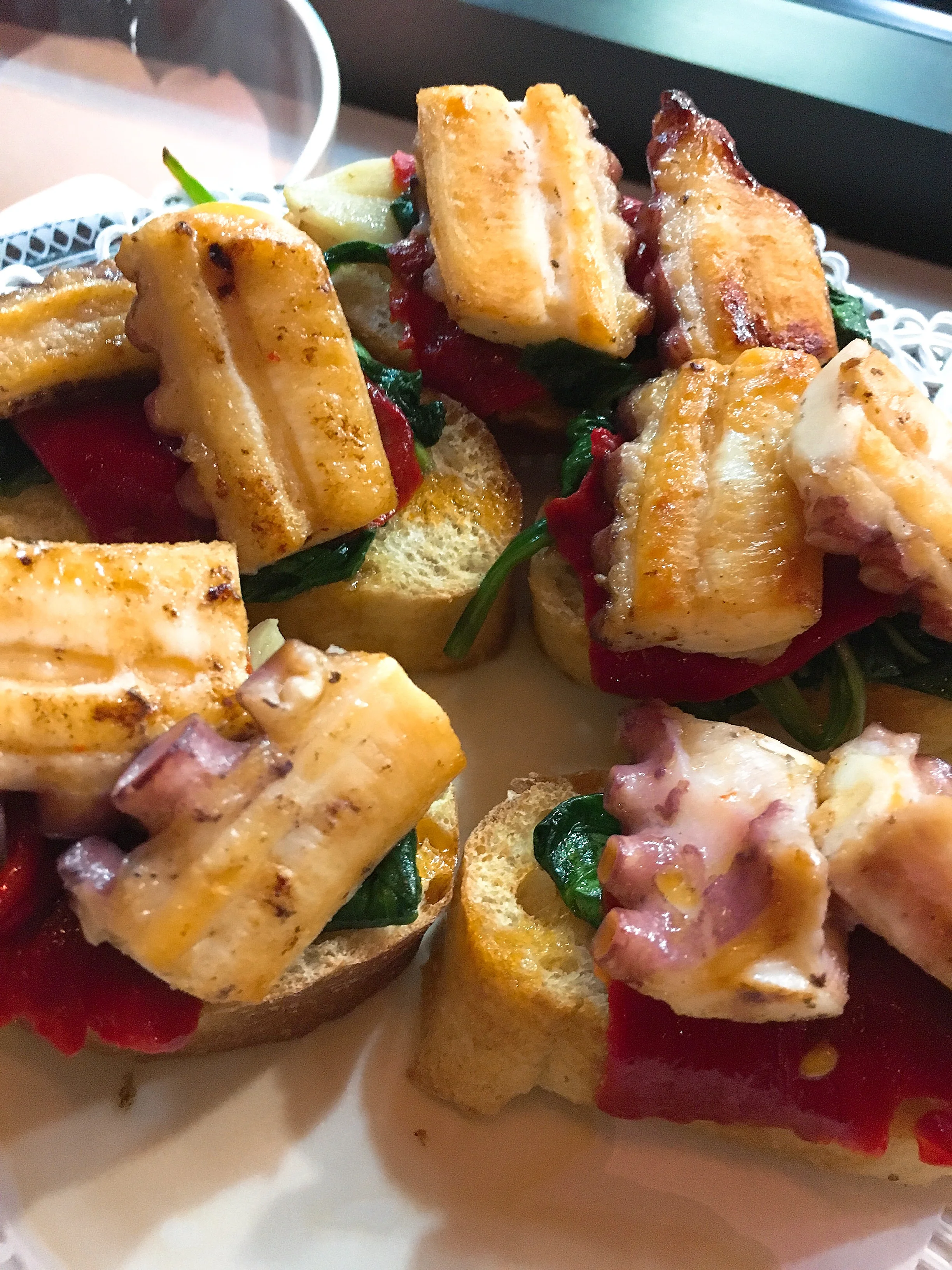 GRILLED OCTOPUS WITH SPINACH AND PEPPER