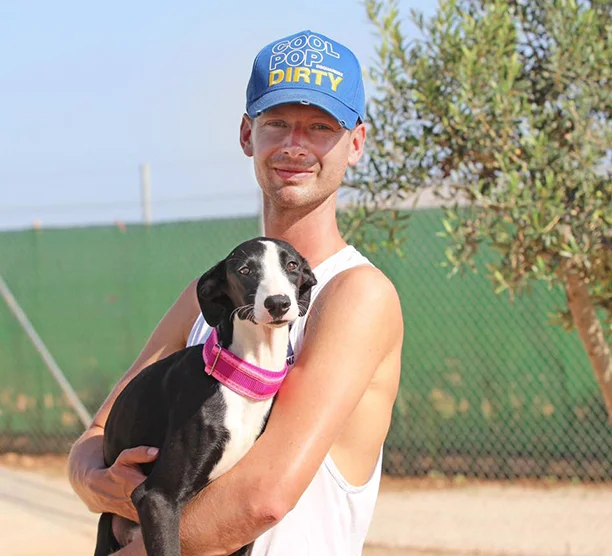 Jasmine having some one on one time with volunteer Ronny.