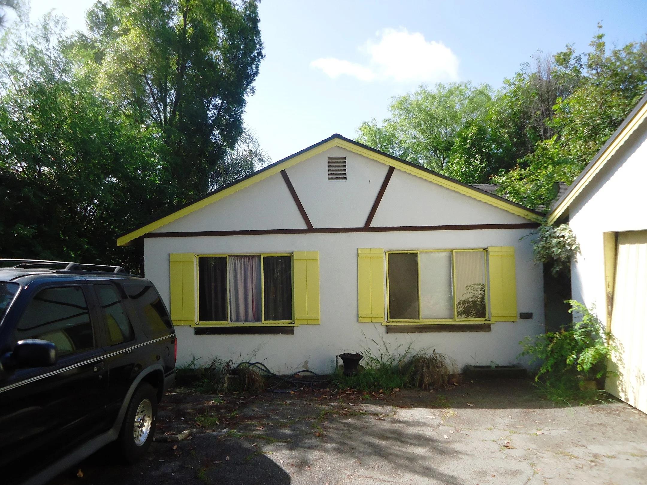 1 - Front of House from driveway.jpg